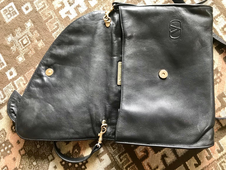 Valentino Garavani Vintage Black nappa leather bow clutch purse / shoulder bag For Sale 4