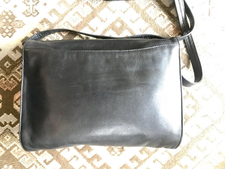 Valentino Garavani Vintage Black nappa leather bow clutch purse / shoulder bag In Good Condition For Sale In Kashiwa, Chiba