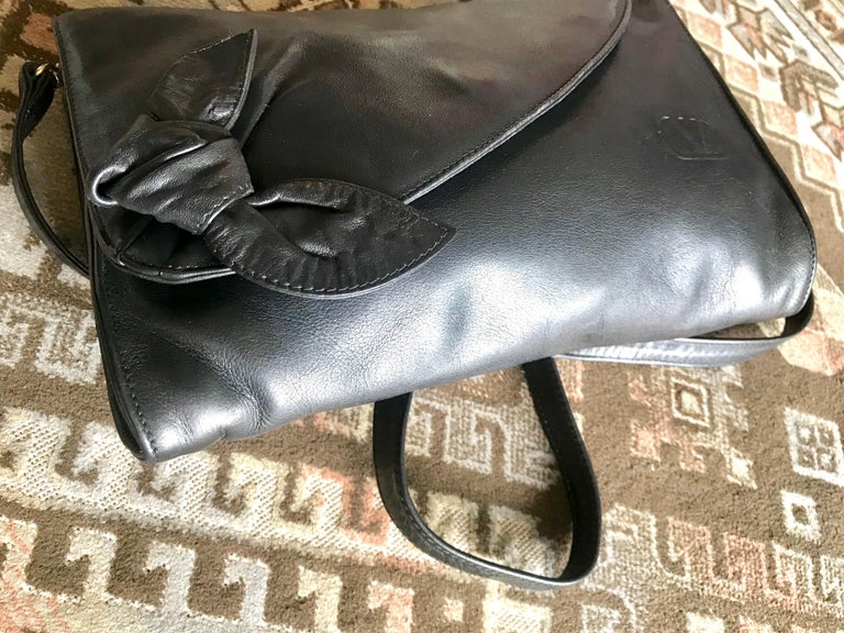 Women's Valentino Garavani Vintage Black nappa leather bow clutch purse / shoulder bag For Sale