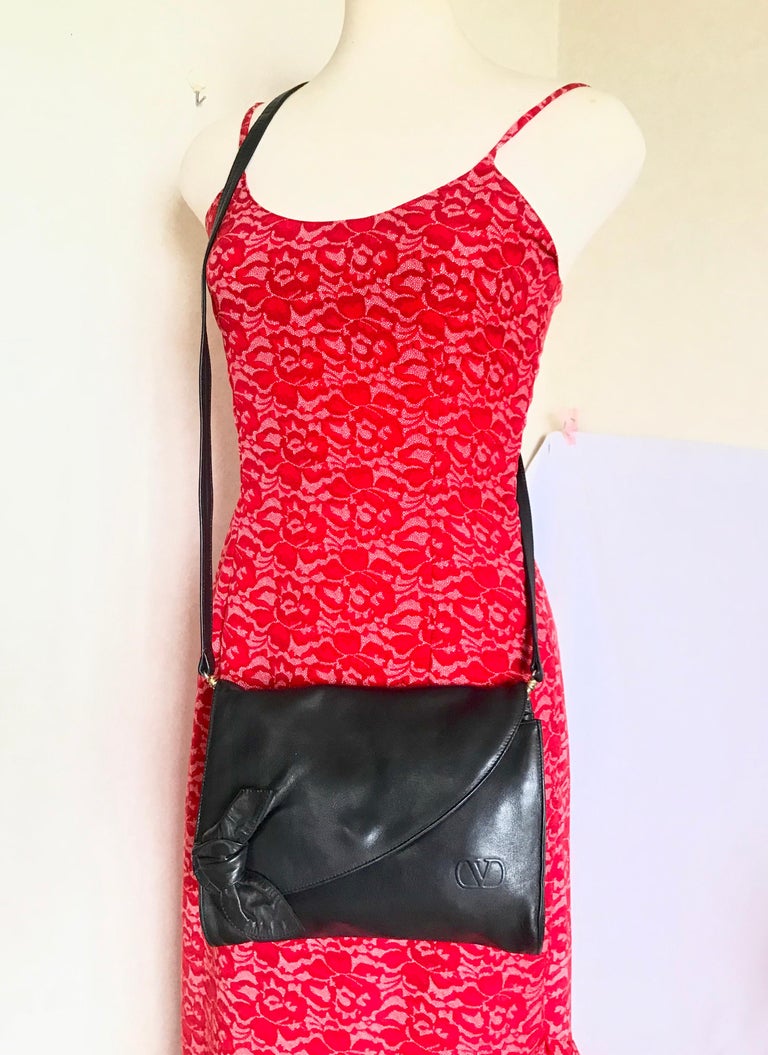 Valentino Garavani Vintage Black nappa leather bow clutch purse / shoulder bag For Sale 7