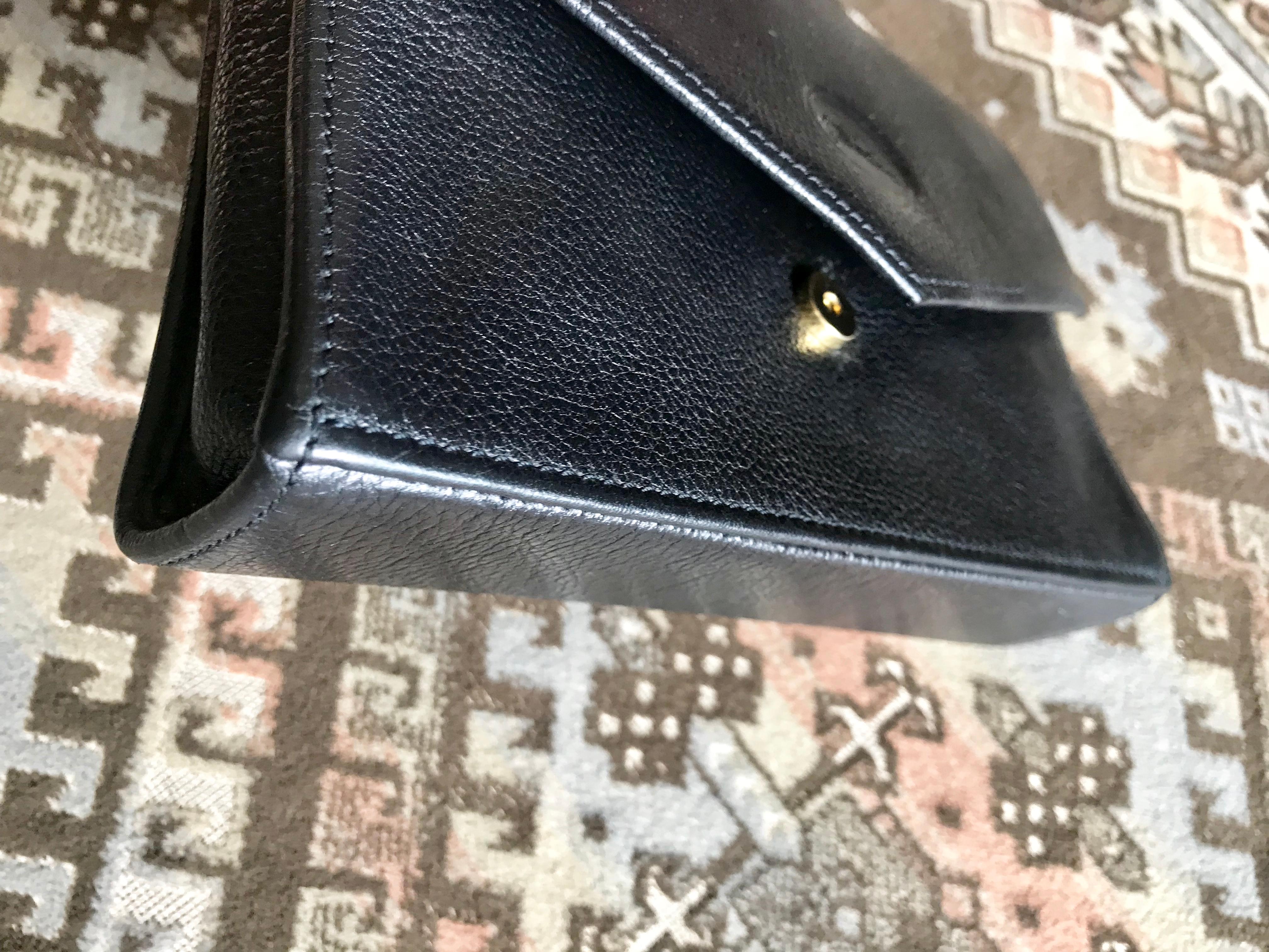Women's or Men's Longchamp Vintage Shoulder bag with changeable black green and red flaps For Sale