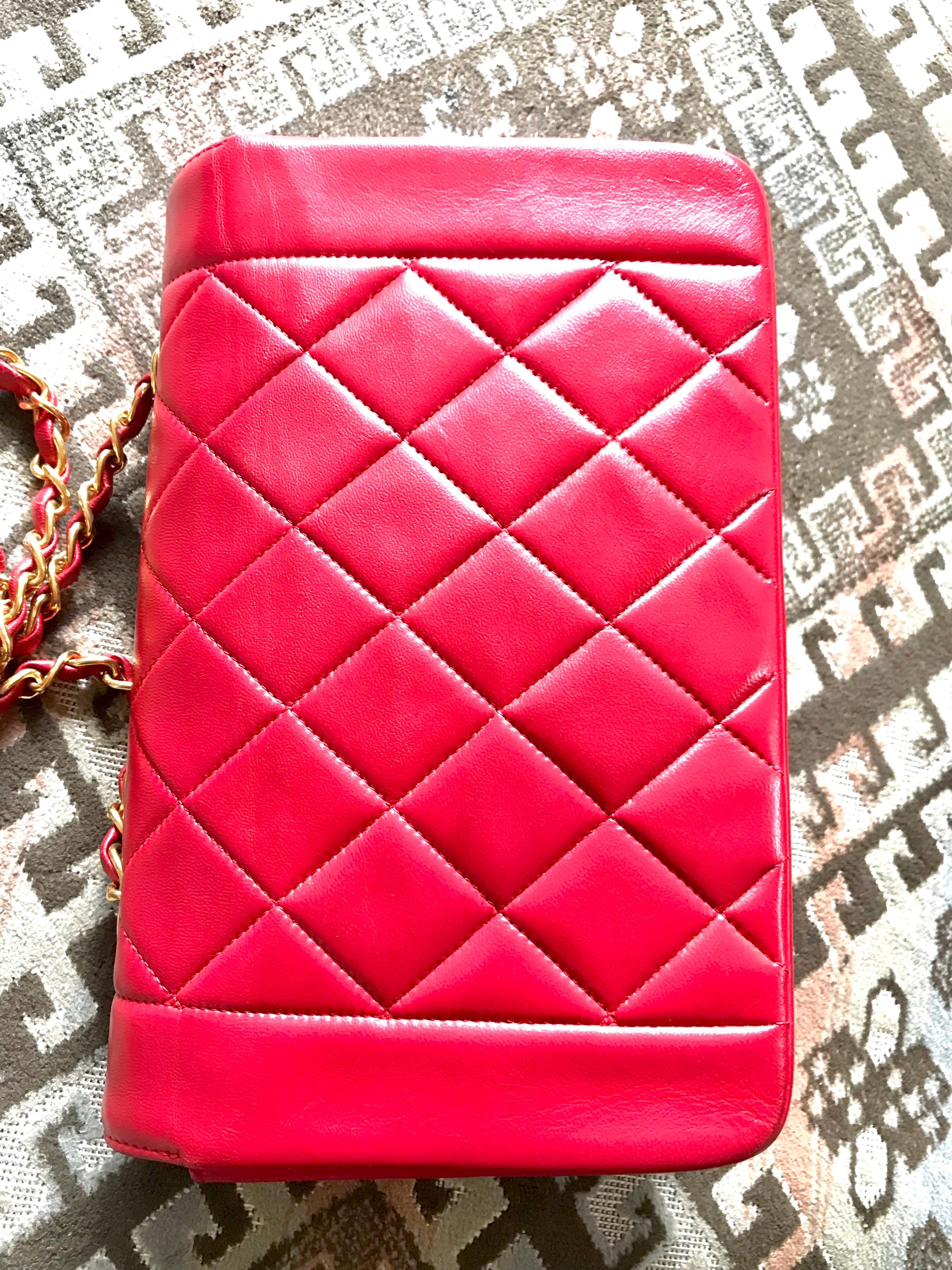 Red Chanel Vintage red lambskin Diana chain shoulder flap bag with CC closure, 1990s For Sale