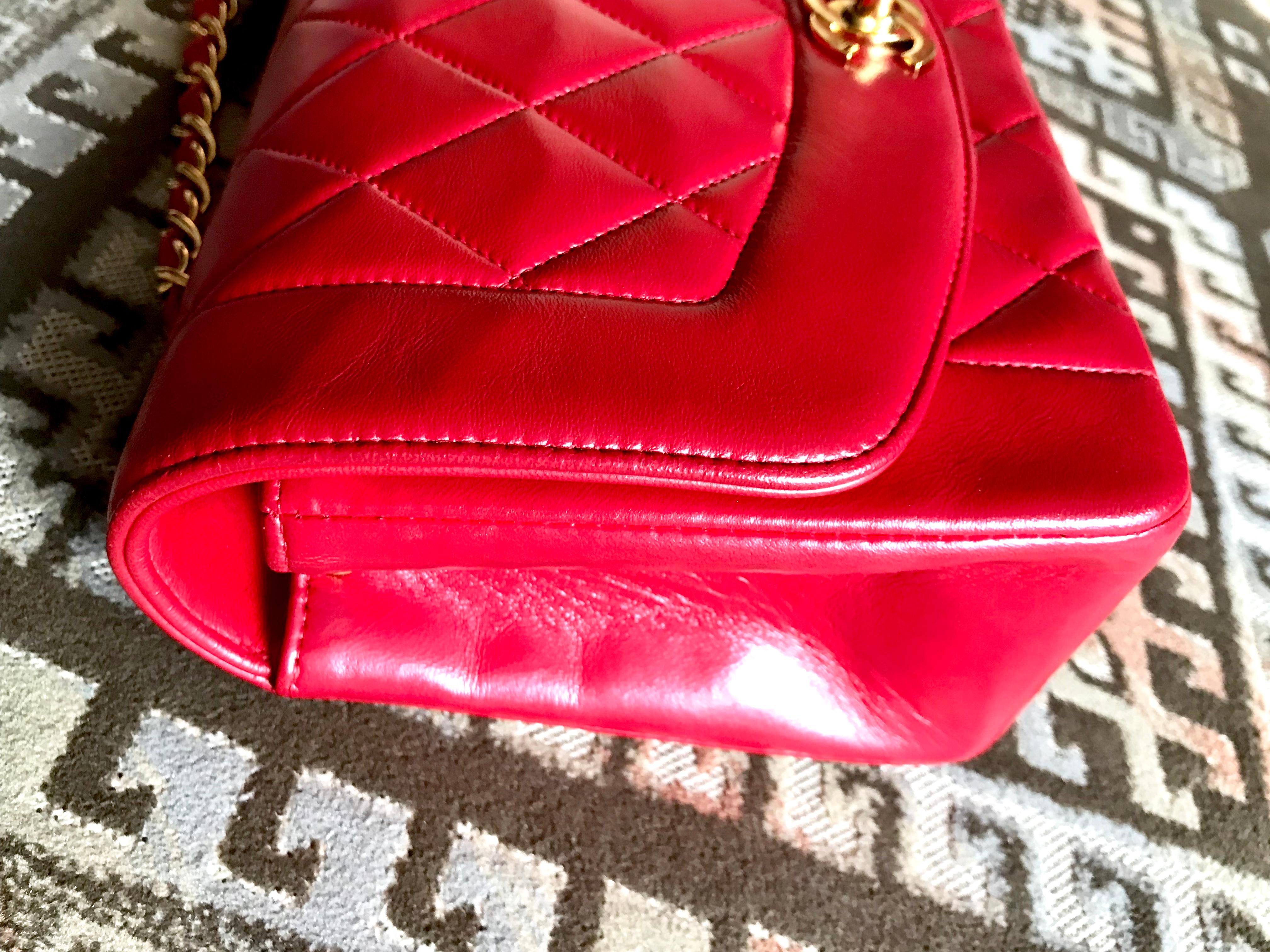 Chanel Vintage red lambskin Diana chain shoulder flap bag with CC closure, 1990s For Sale 1