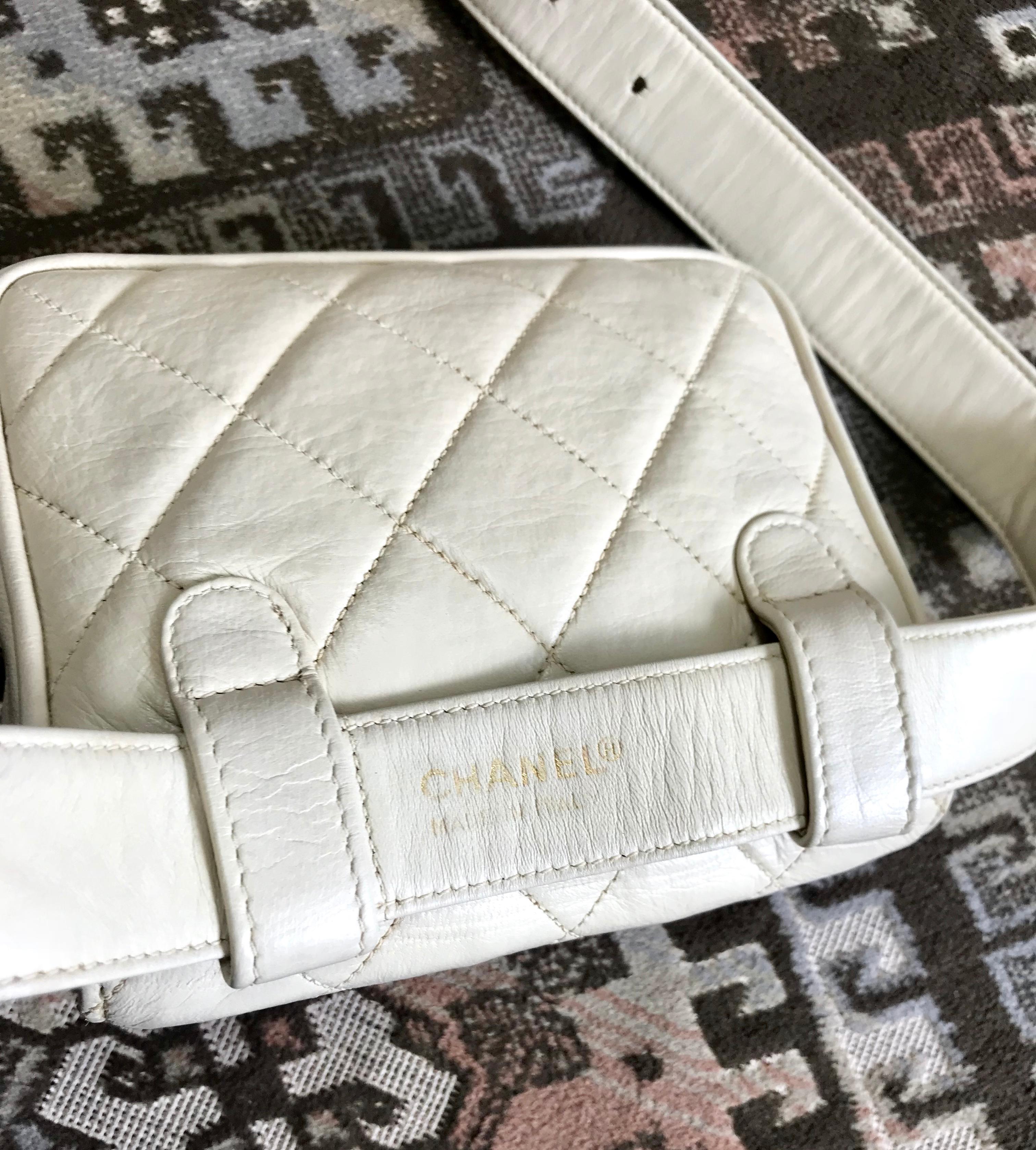 Chanel Vintage ivory / cream lambskin fanny pack hip bag with golden CC closure For Sale 5