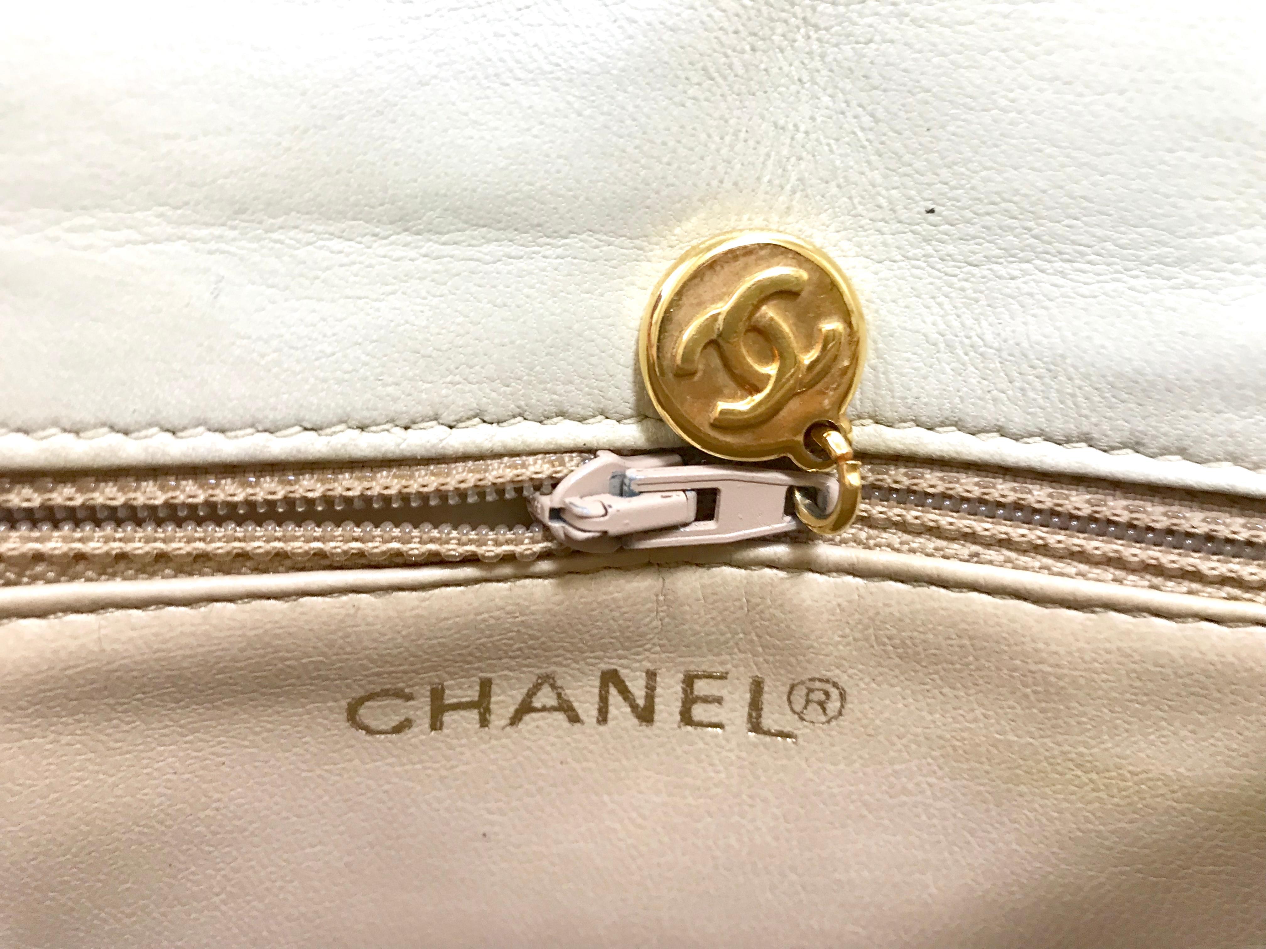 Chanel Vintage ivory / cream lambskin fanny pack hip bag with golden CC closure For Sale 10
