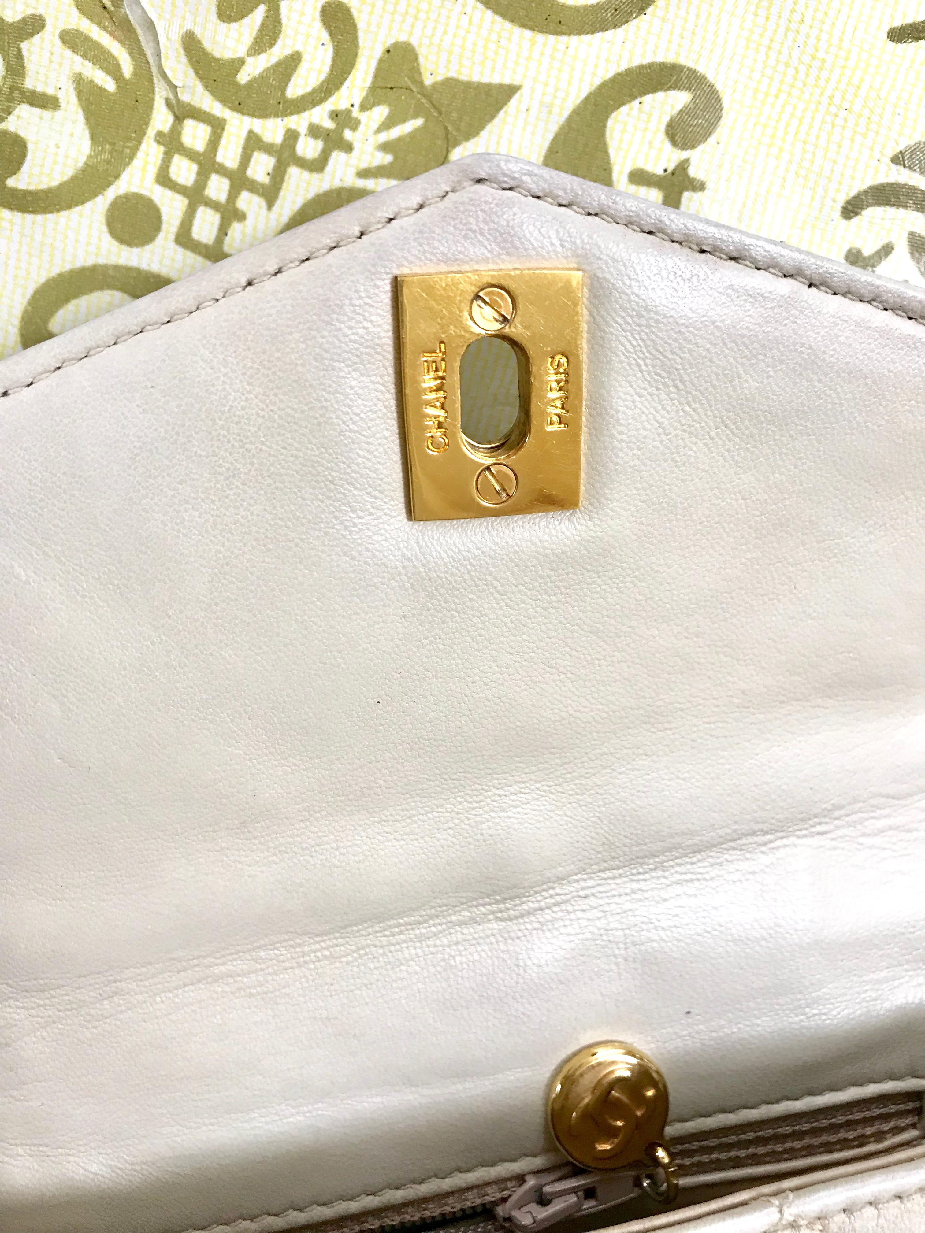 Chanel Vintage ivory / cream lambskin fanny pack hip bag with golden CC closure For Sale 9