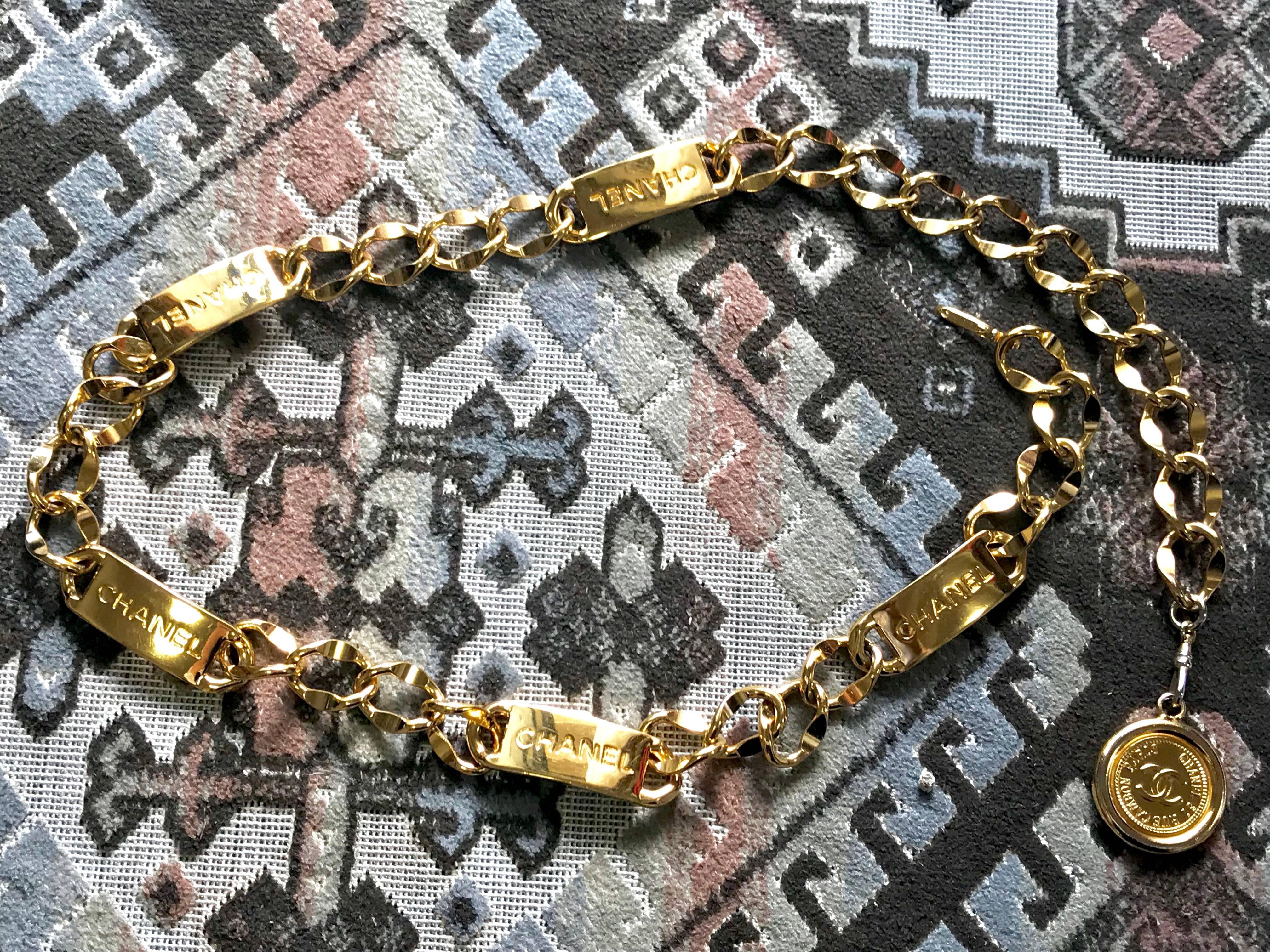Women's MINT. 80's Vintage CHANEL golden thick chain belt with logo engraved bar motifs.