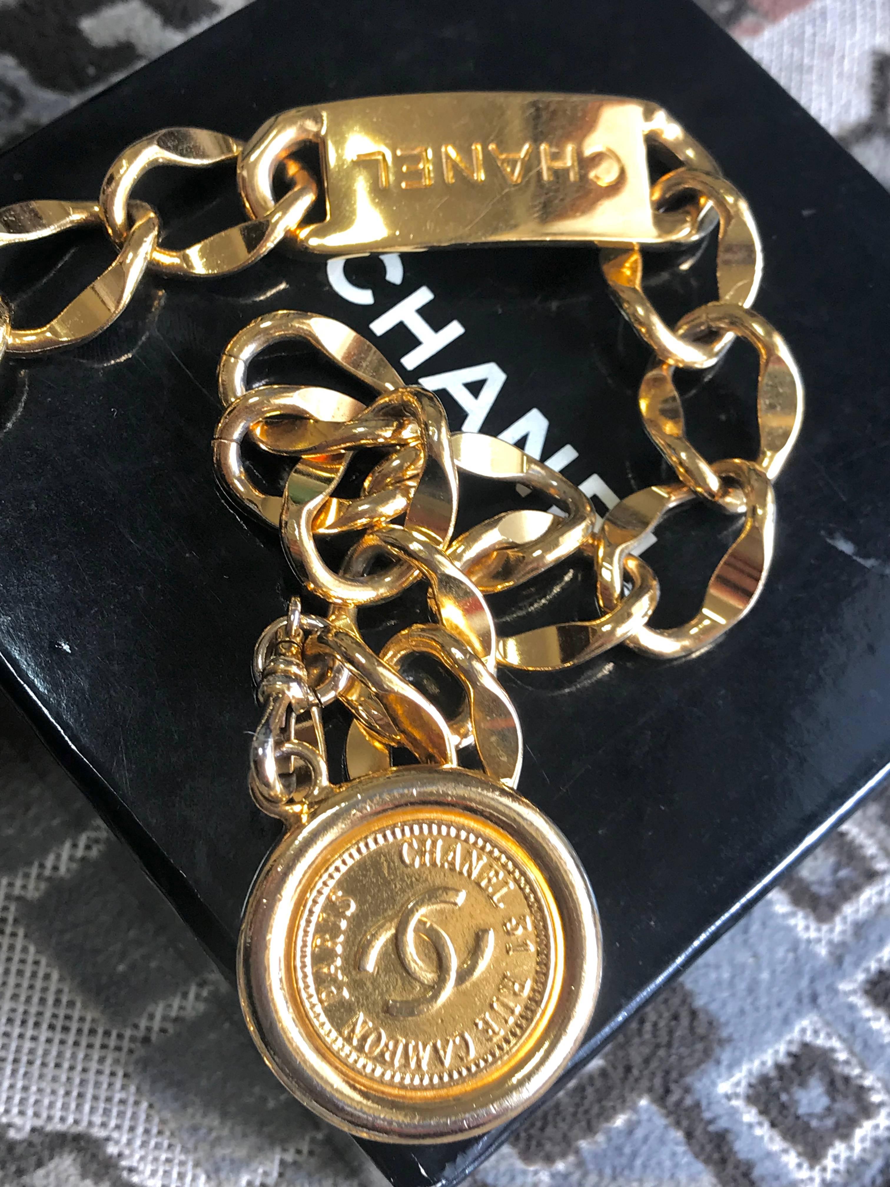 MINT. 80's Vintage CHANEL golden thick chain belt with logo engraved bar motifs. 3