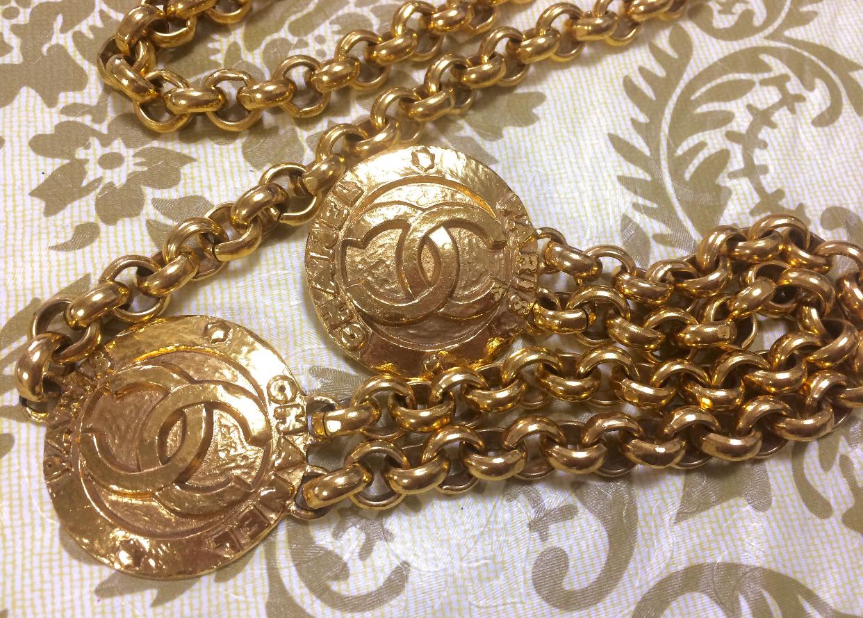 Vintage CHANEL nice and heavy golden chain belt with two large CC round charms. 2