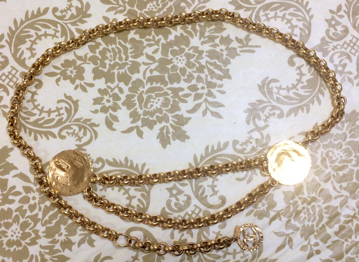 Vintage CHANEL nice and heavy golden chain belt with two large CC round charms. 3