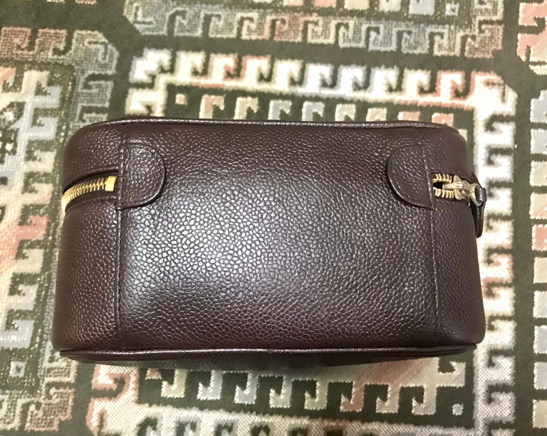 Chanel Vintage brown caviar skin cosmetic and toiletry purse vanity bag In Good Condition For Sale In Kashiwa, Chiba