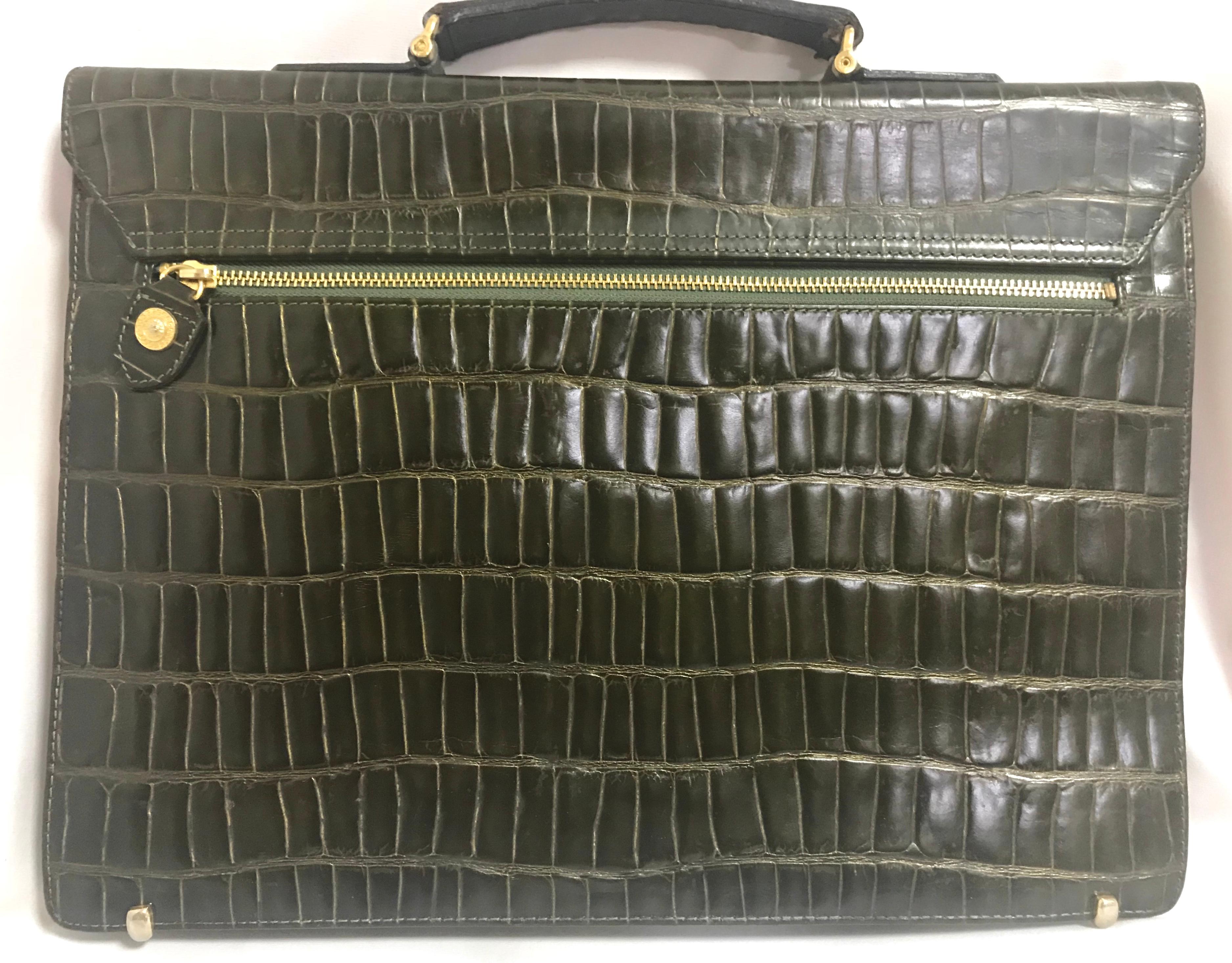 Gianni Versace Vintage khaki croc embossed leather document portfolio bag In Good Condition For Sale In Kashiwa, Chiba