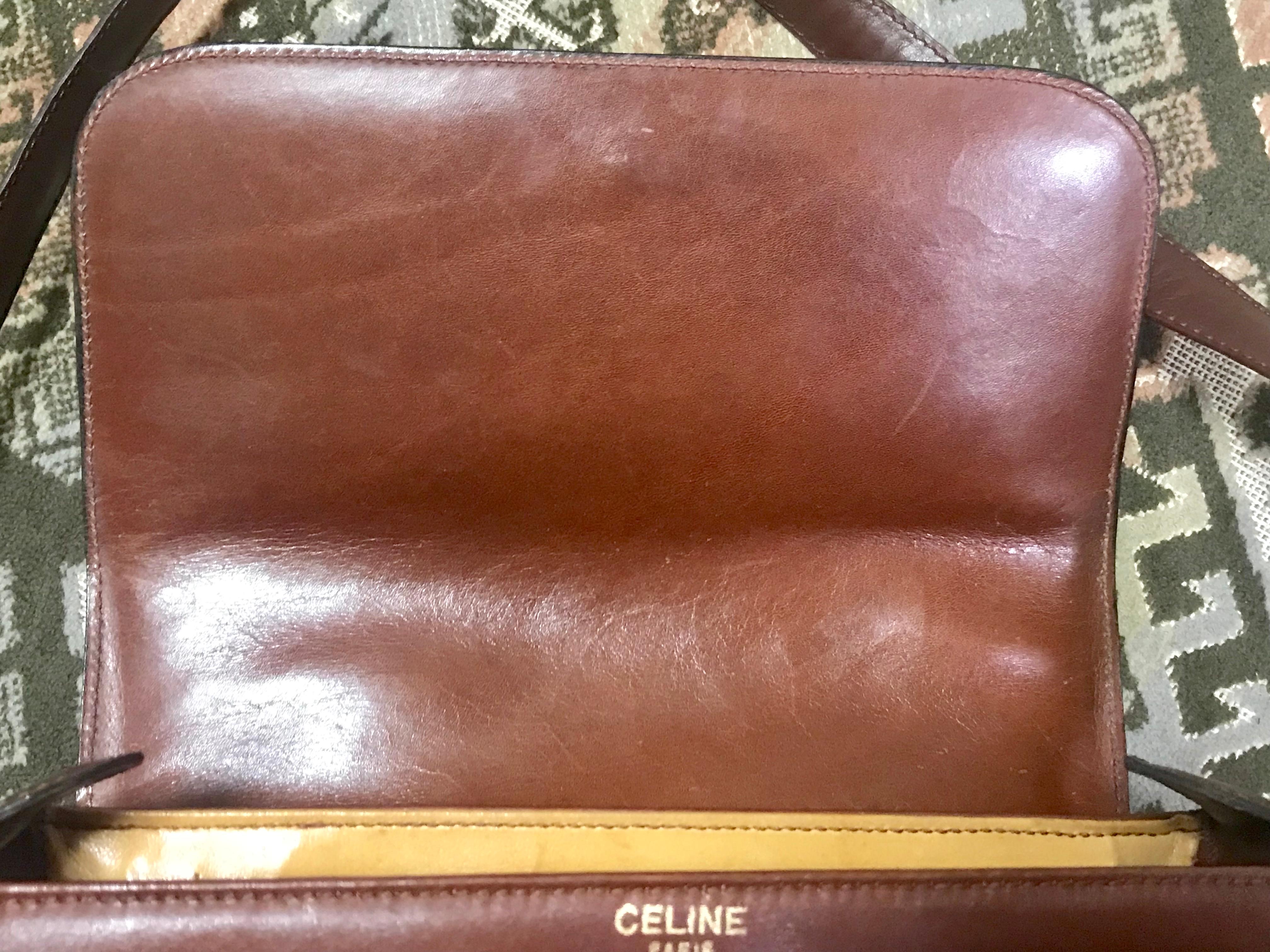 Celine Vintage genuine brown leather shoulder bag with golden logo motif  For Sale 5
