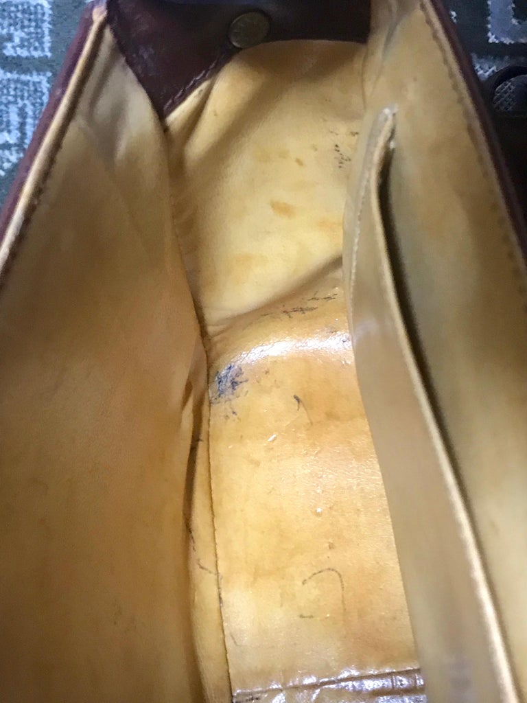Celine Vintage genuine brown leather shoulder bag with golden logo motif  For Sale 12