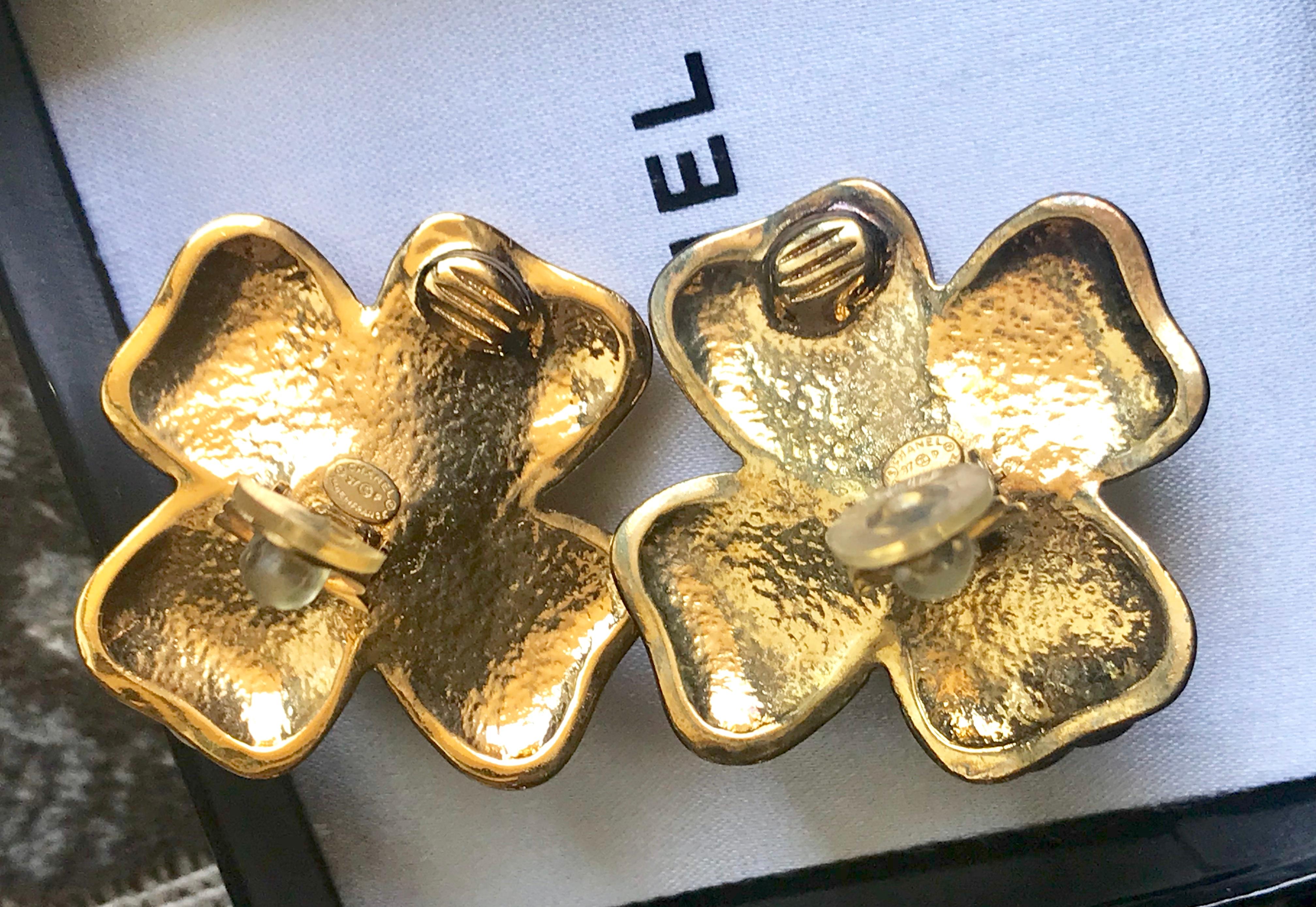 Chanel Vintage large golden camellia flower earrings with faux pearl and CC mark For Sale 12