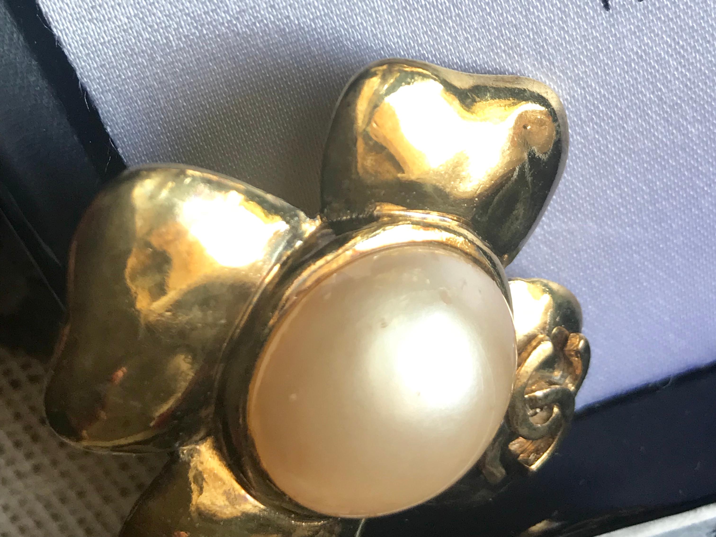 Chanel Vintage large golden camellia flower earrings with faux pearl and CC mark For Sale 5