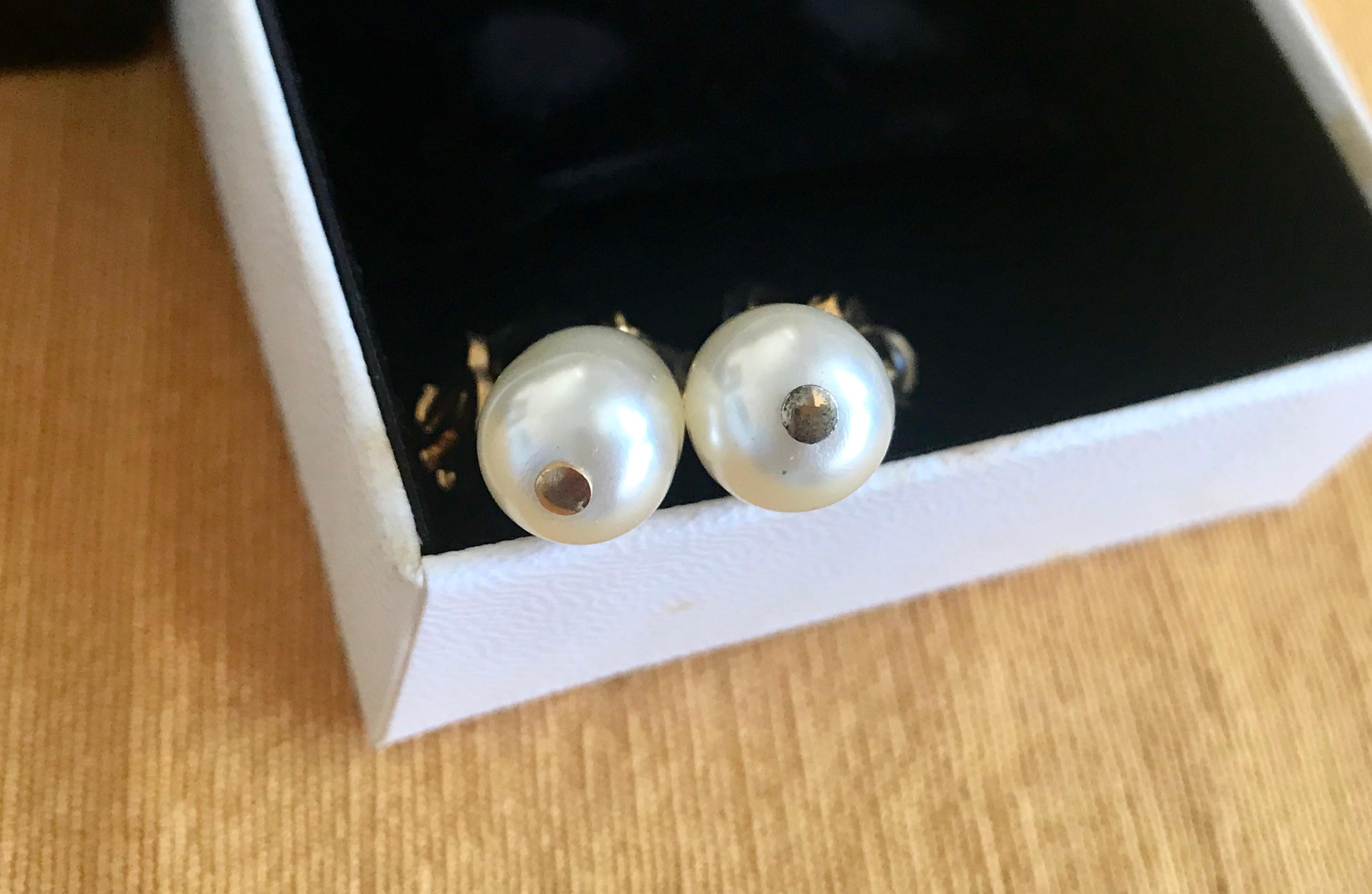 Women's Vintage CHANEL teardrop white faux pearl earrings with black and golden CC mark For Sale