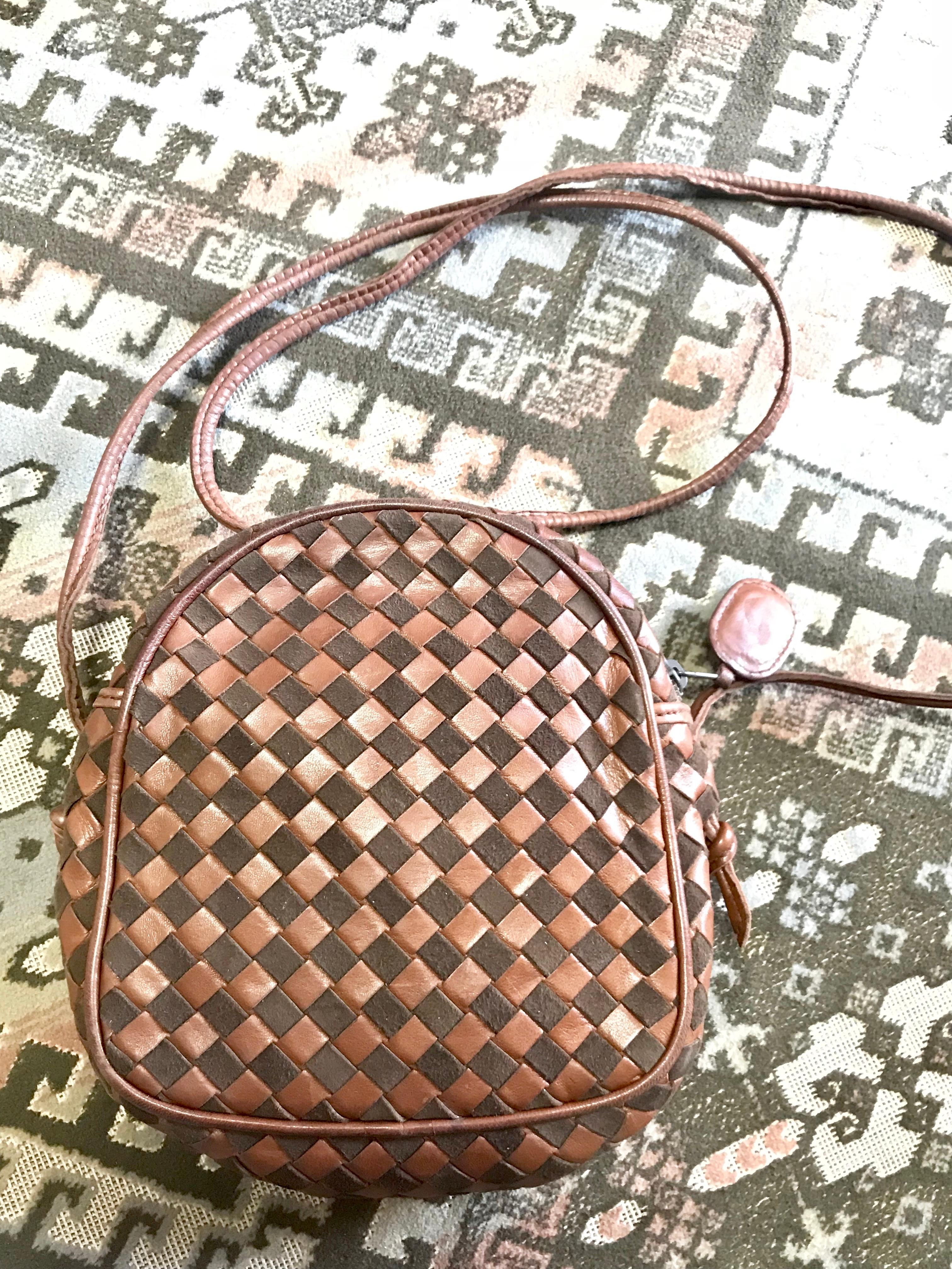 1980s. Vintage Valentino Garavani brown intrecciato mini pouch style shoulder bag with V logo embossed pull. Classic purse.

Introducing another vintage purse in intrecciato style mini shoulder bag from Valentino Garavani in the 90's.

Love its cute