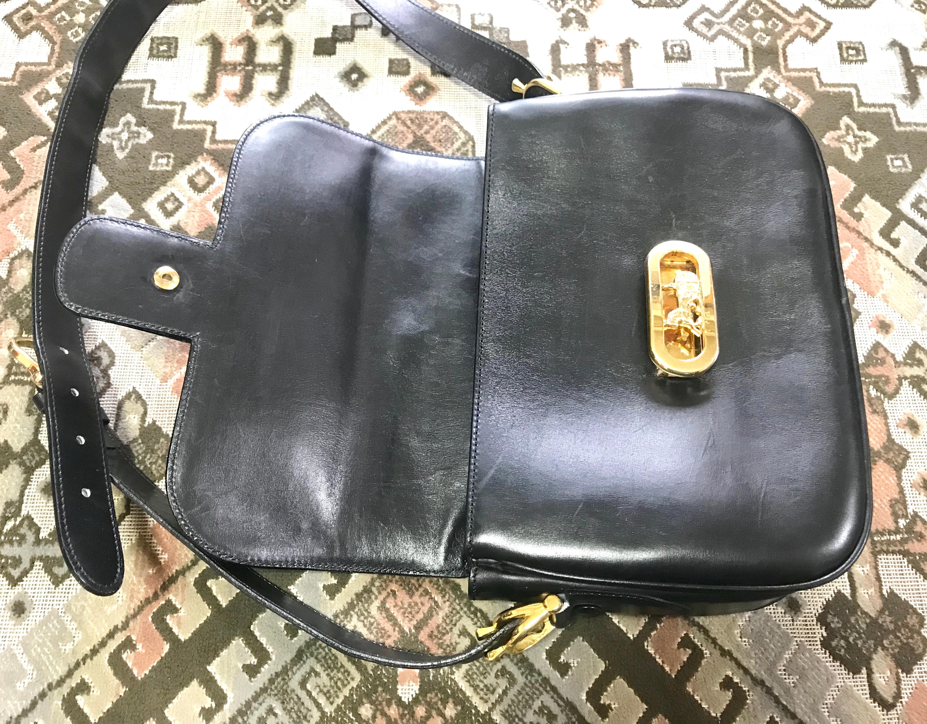 Vintage Celine black leather classic shoulder bag with golden logo closure. For Sale 4