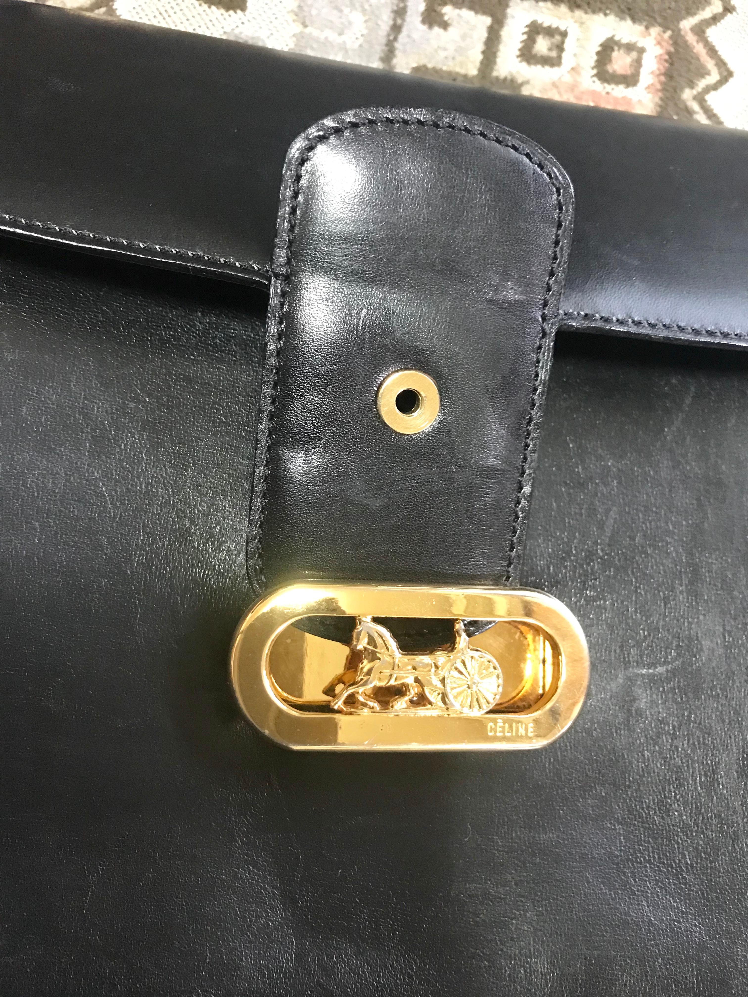 Vintage Celine black leather classic shoulder bag with golden logo closure. For Sale 2