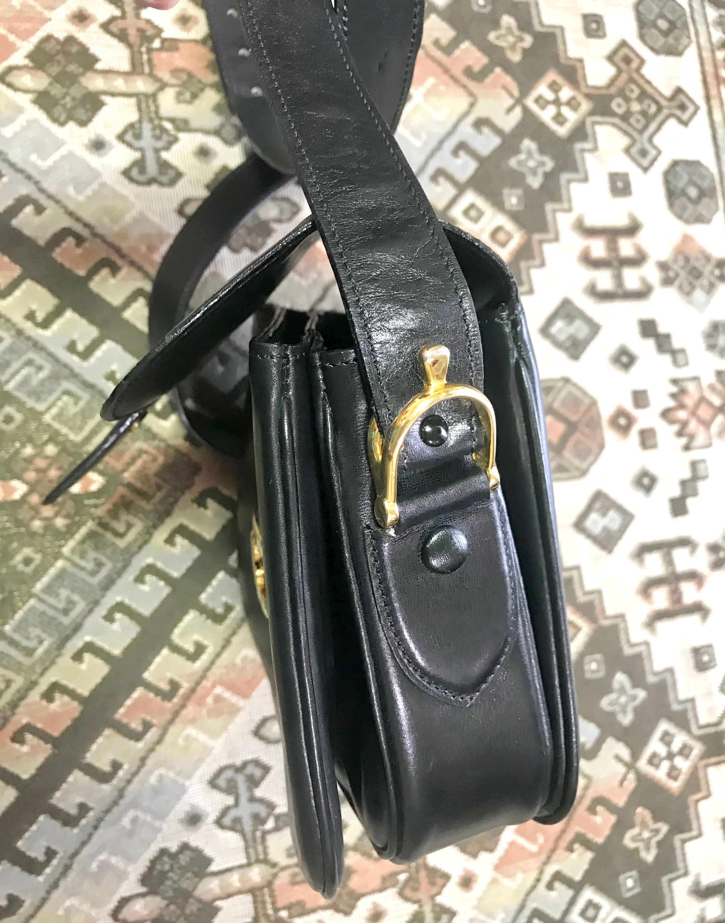 Women's Vintage Celine black leather classic shoulder bag with golden logo closure. For Sale