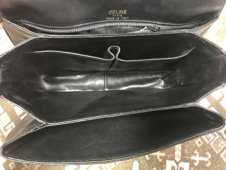 Vintage Celine black leather classic shoulder bag with golden logo closure. For Sale 8