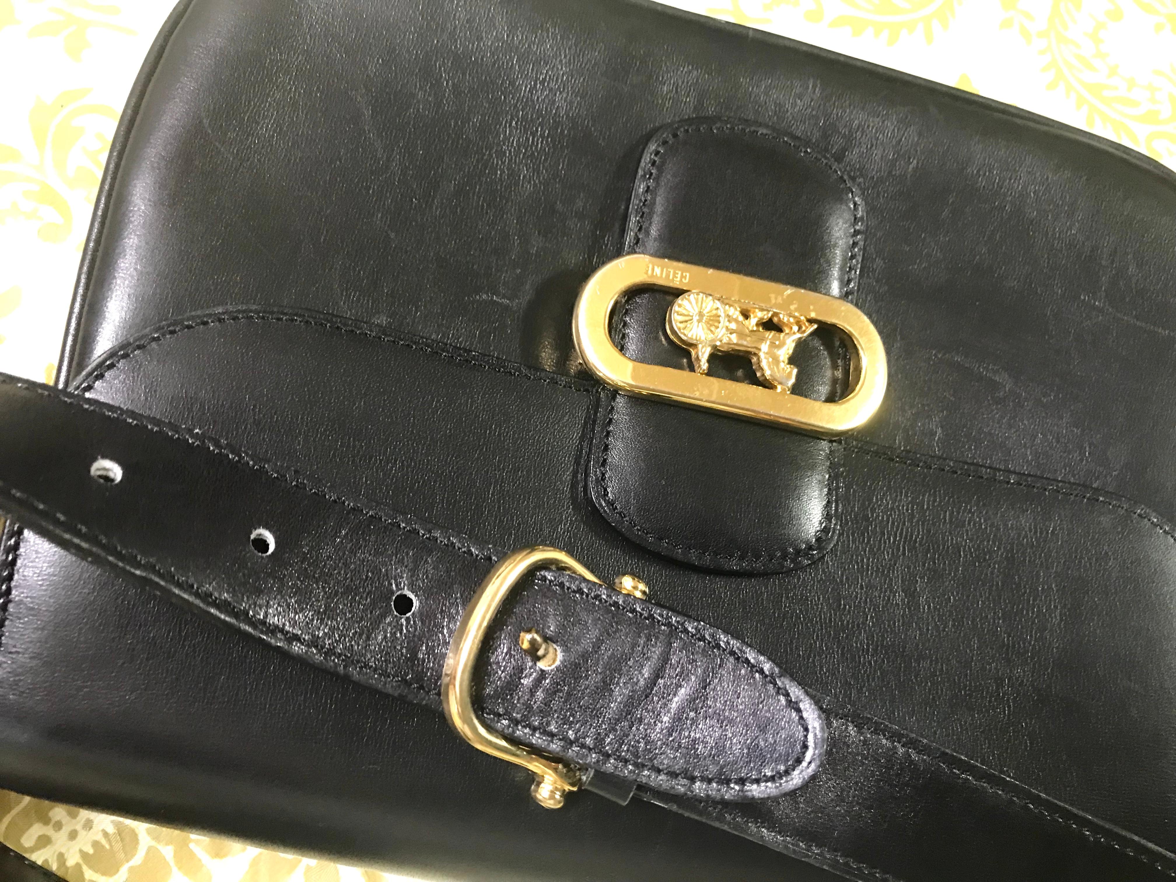 Vintage Celine black leather classic shoulder bag with golden logo closure. For Sale 3