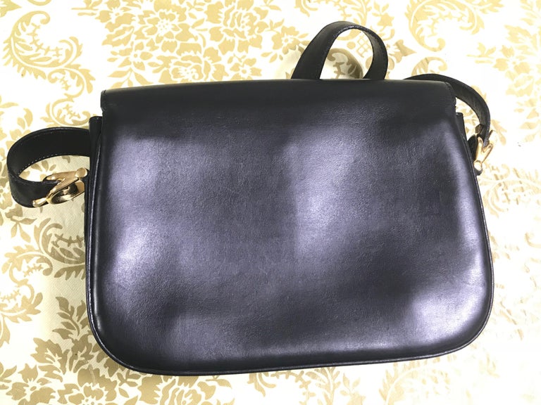 Women's Vintage Celine black leather classic shoulder bag with golden logo closure. For Sale