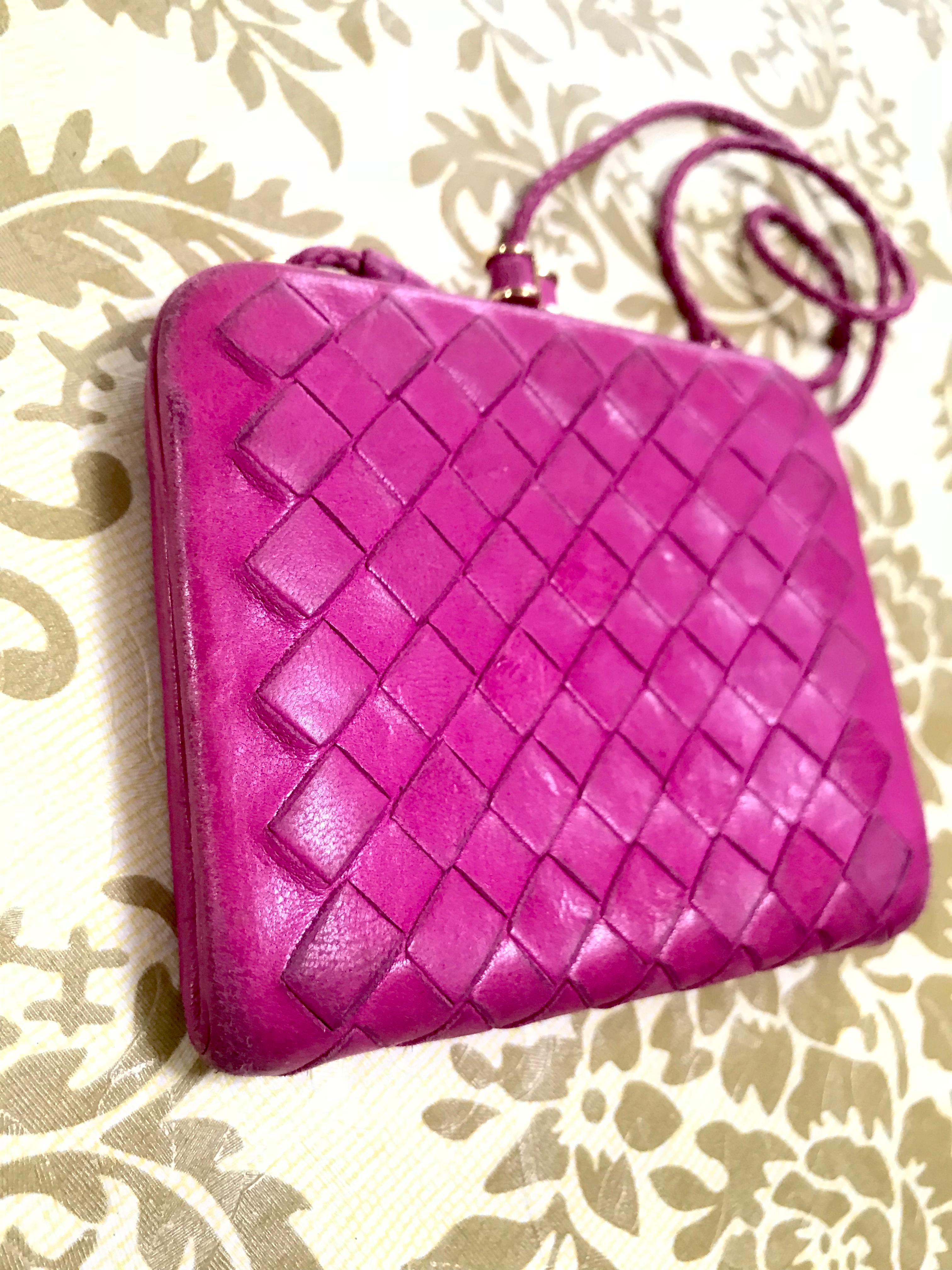 Vintage Bottega Veneta pink intrecciato woven leather wallet, coin case purse.  In Good Condition For Sale In Kashiwa, Chiba