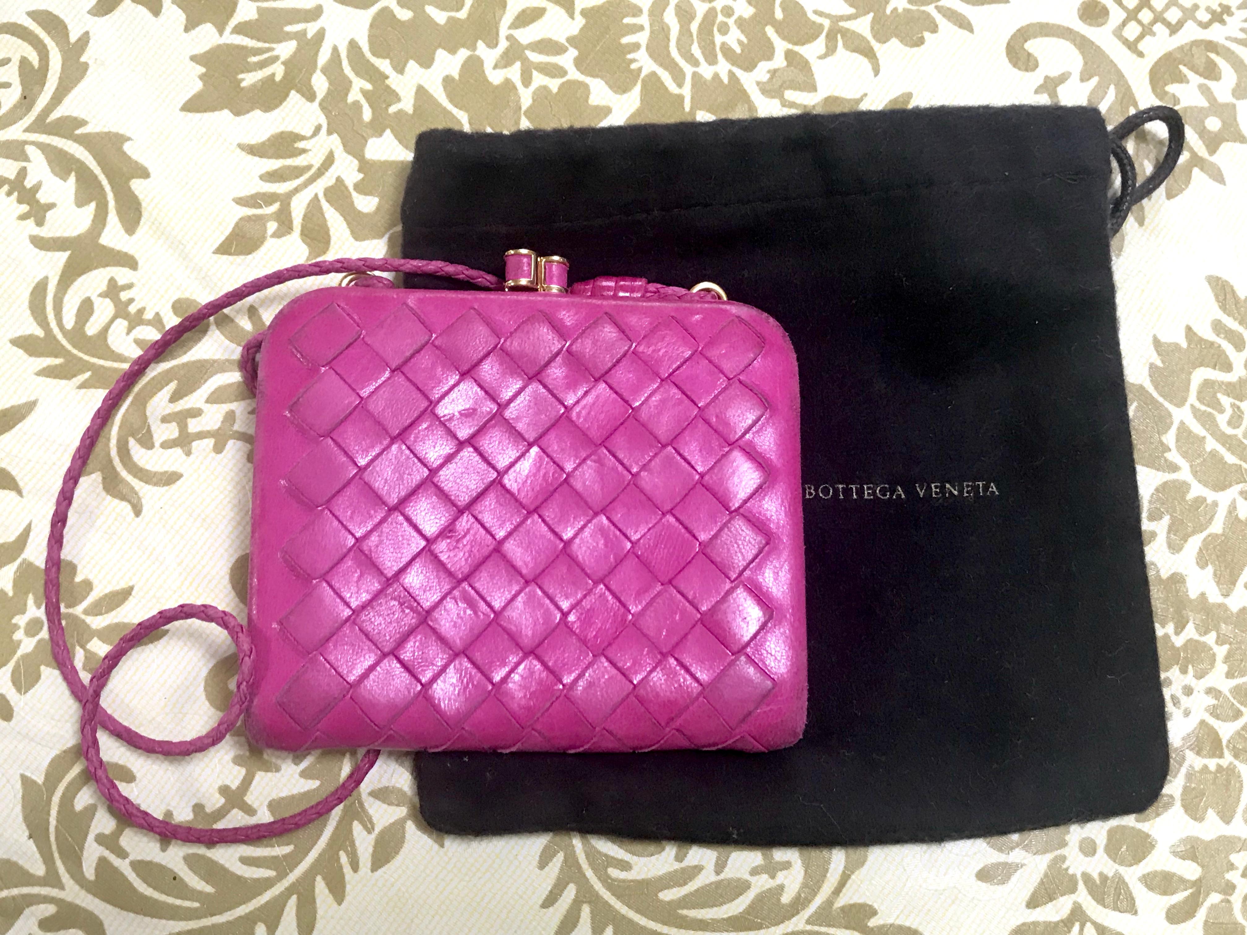 Vintage Bottega Veneta pink intrecciato woven leather wallet, coin case purse.  For Sale 4