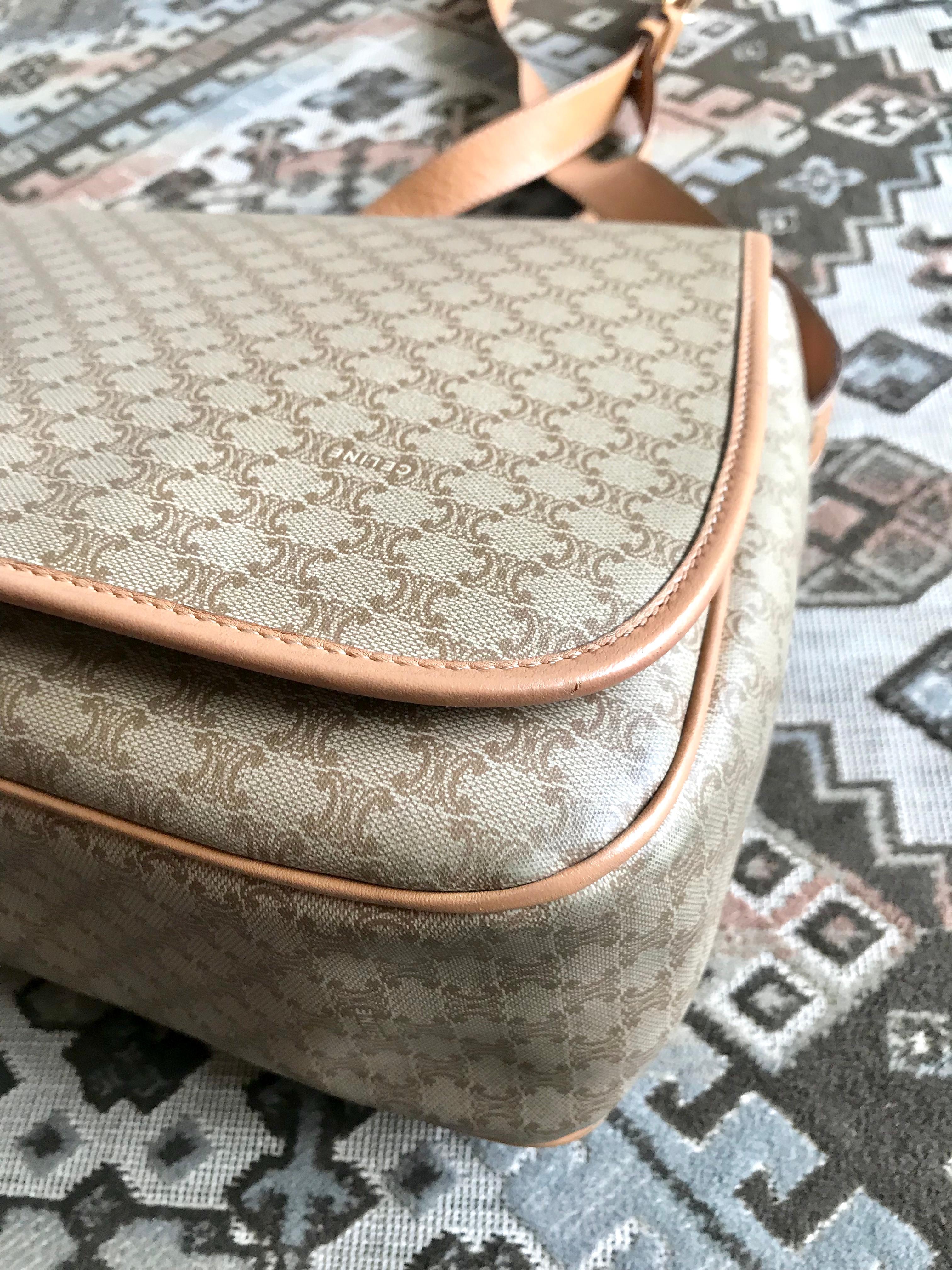Vintage Celine beige macadam blaison pattern messenger bag with gold tone charm. For Sale 4