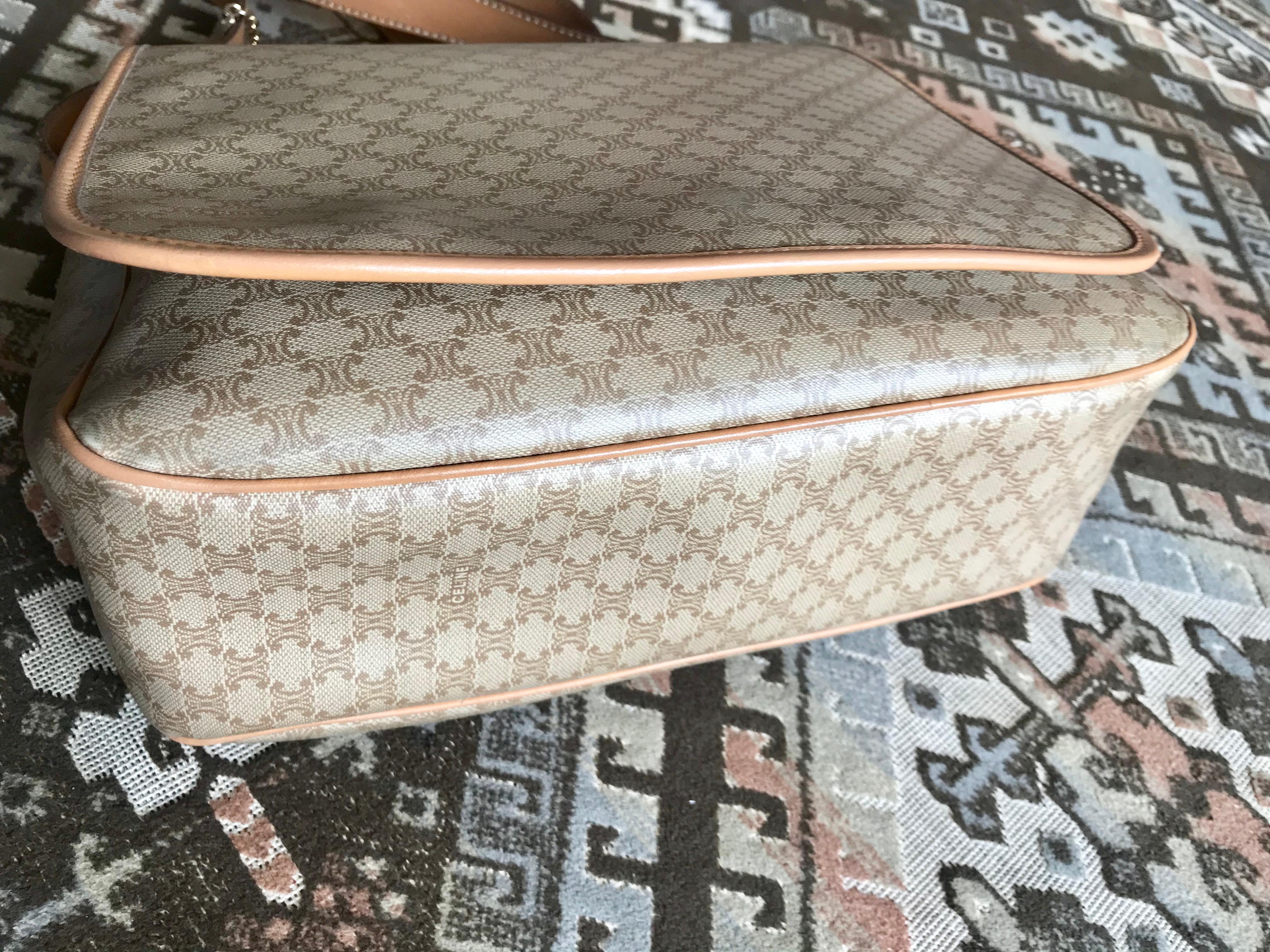 Vintage Celine beige macadam blaison pattern messenger bag with gold tone charm. For Sale 3