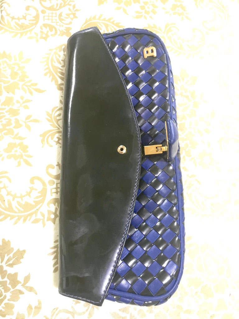 Vintage Bally black and blue enamel intrecciato design leather clutch purse. For Sale 4