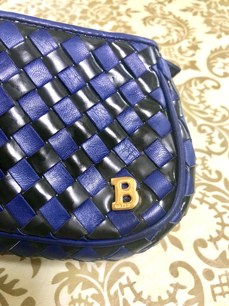 Vintage Bally black and blue enamel intrecciato design leather clutch purse. For Sale 1