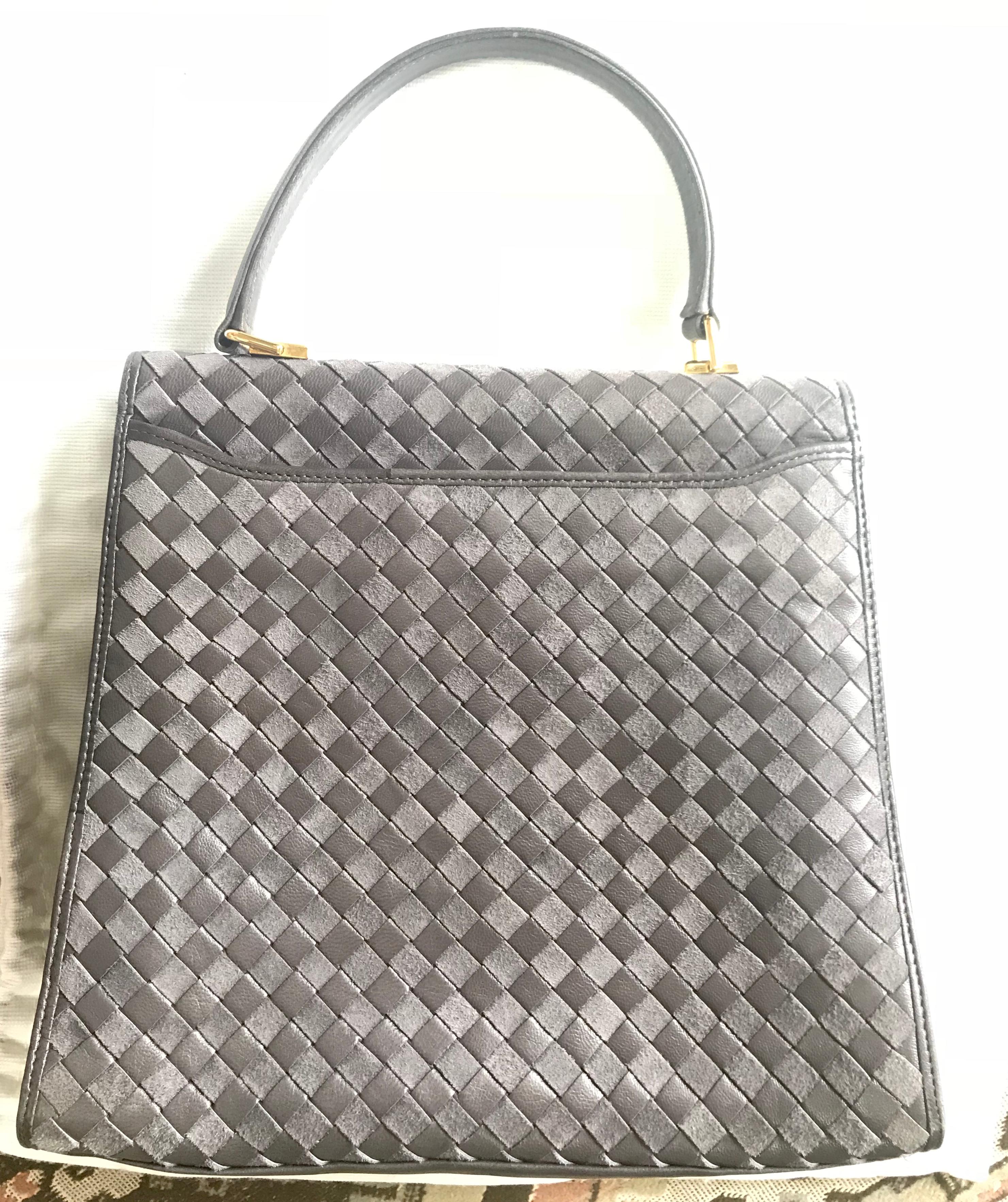 Women's Vintage Bally taupe grey intrecciato leather kelly handbag with gold tone logo. For Sale