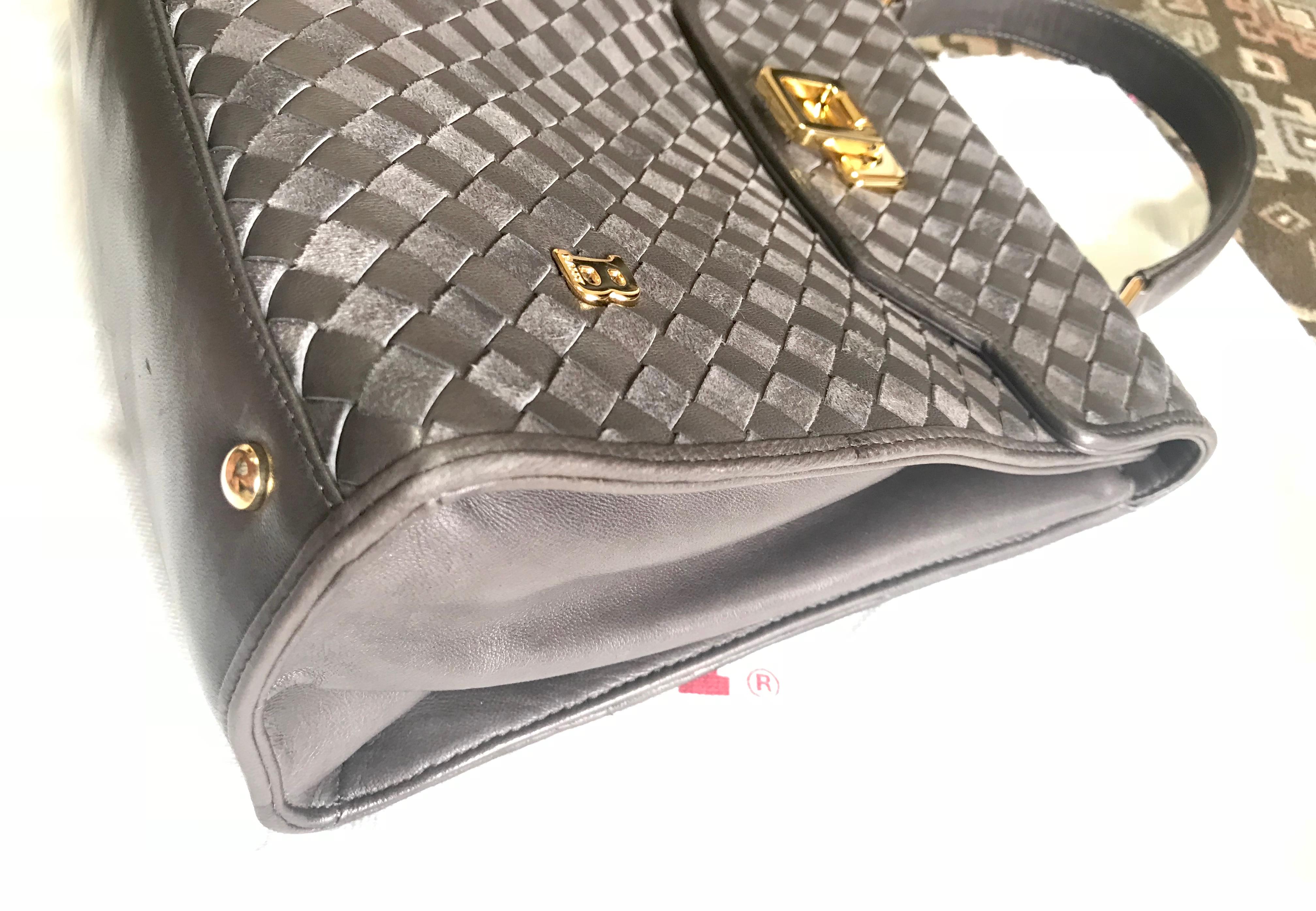 Vintage Bally taupe grey intrecciato leather kelly handbag with gold tone logo. For Sale 2