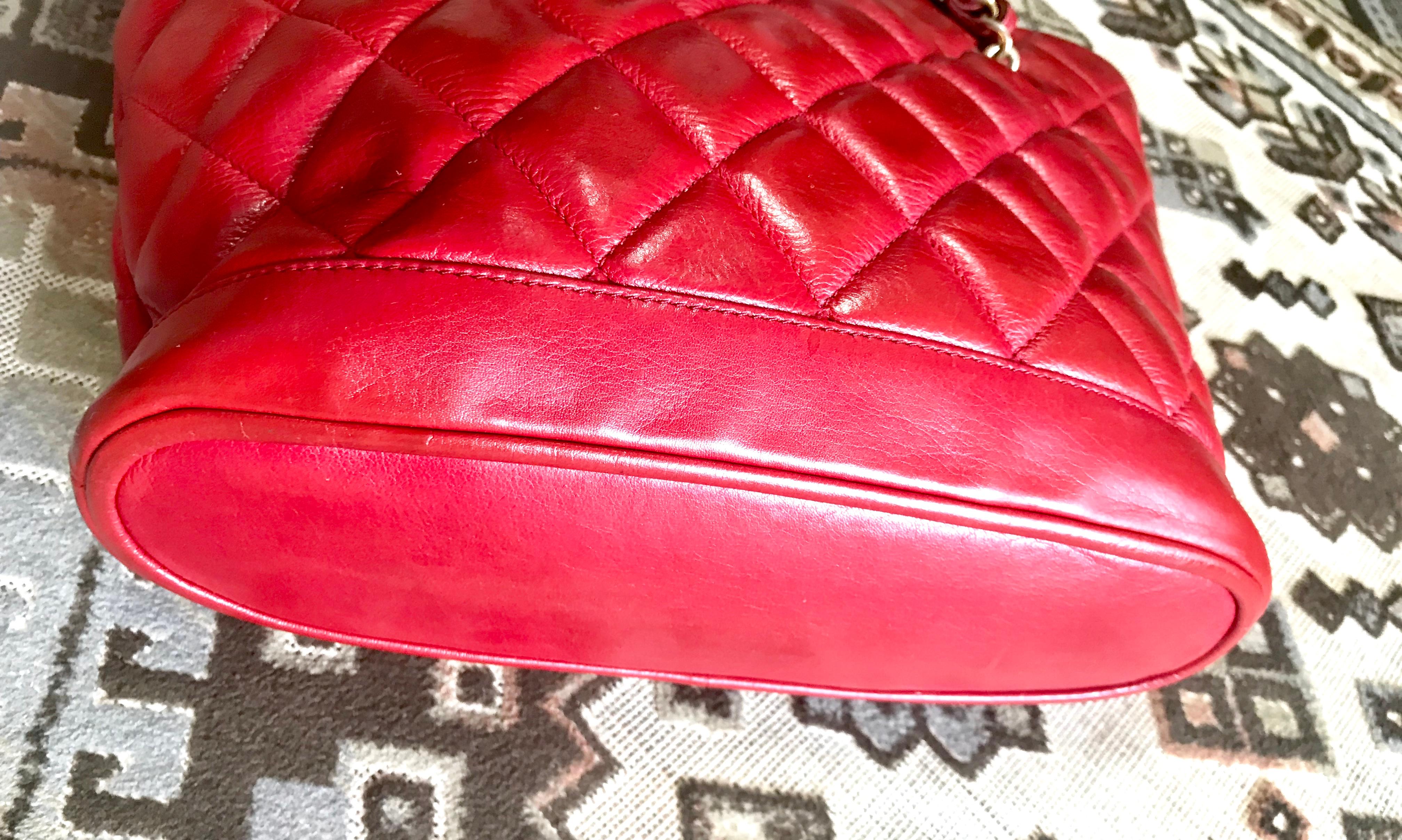 Vintage CHANEL lipstick red lamb leather trapezoid shape tote bag with cc motif. For Sale 2