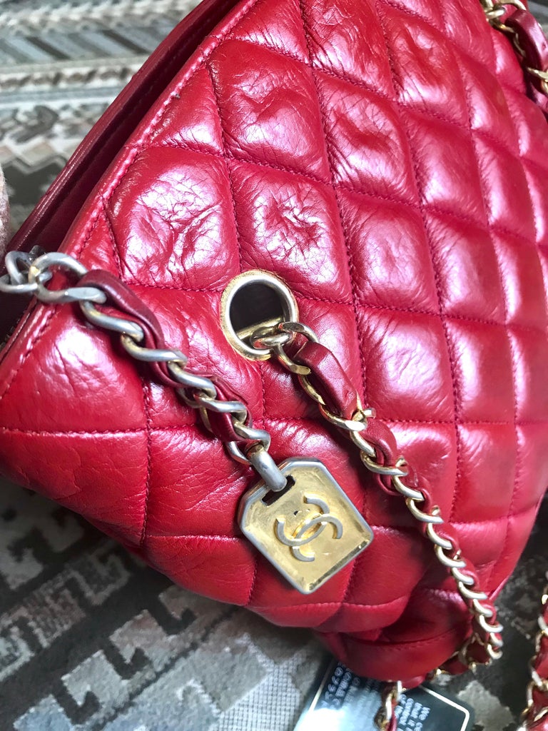 Vintage CHANEL lipstick red lamb leather trapezoid shape tote bag with cc motif. For Sale 2