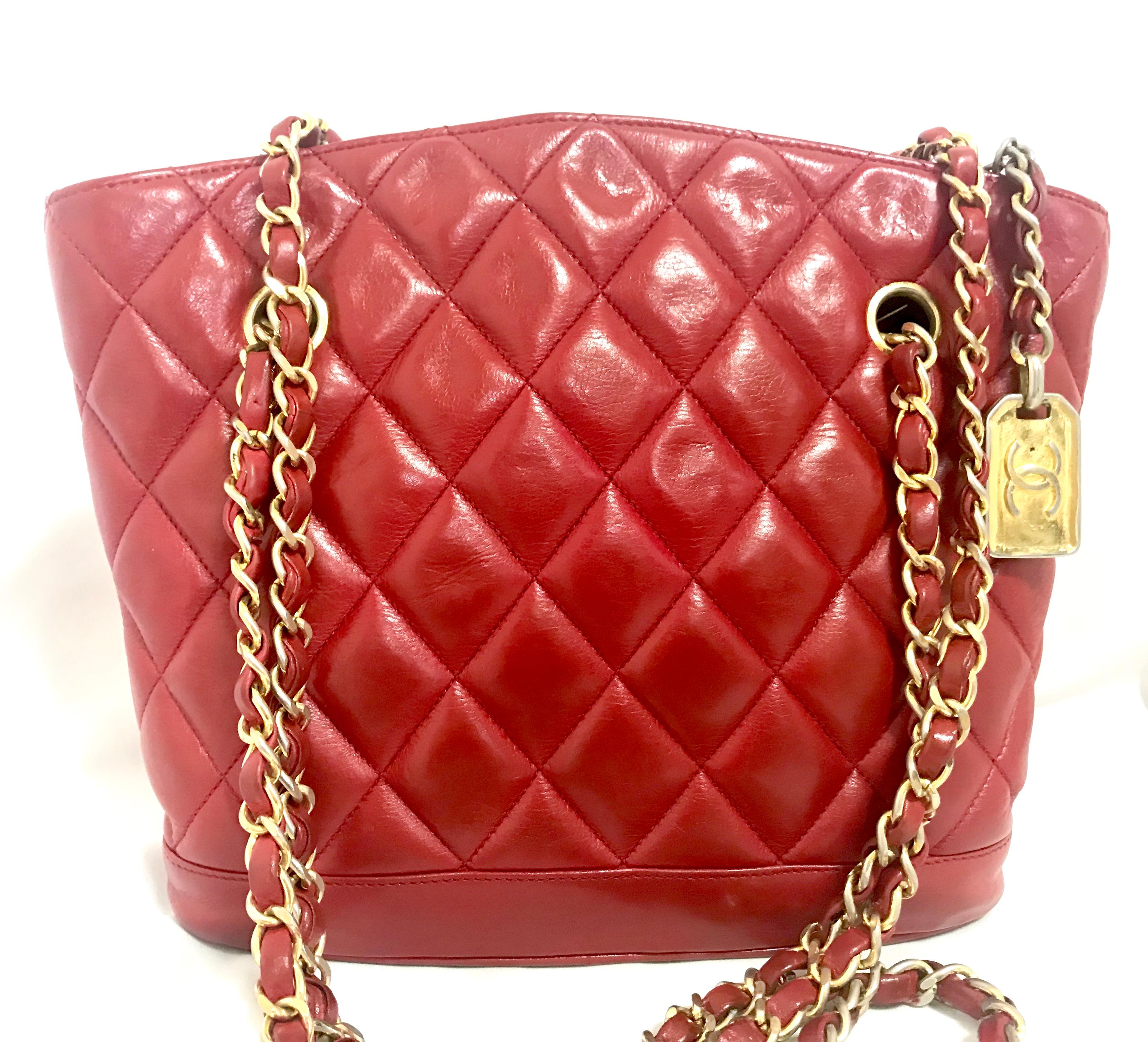 Vintage CHANEL lipstick red lamb leather trapezoid shape tote bag with cc motif. For Sale 10