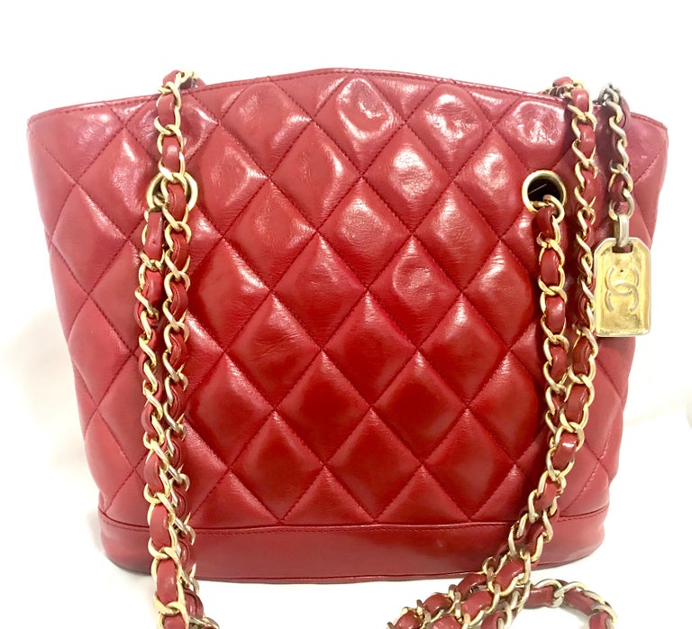 Vintage CHANEL lipstick red lamb leather trapezoid shape tote bag with cc motif. For Sale 13