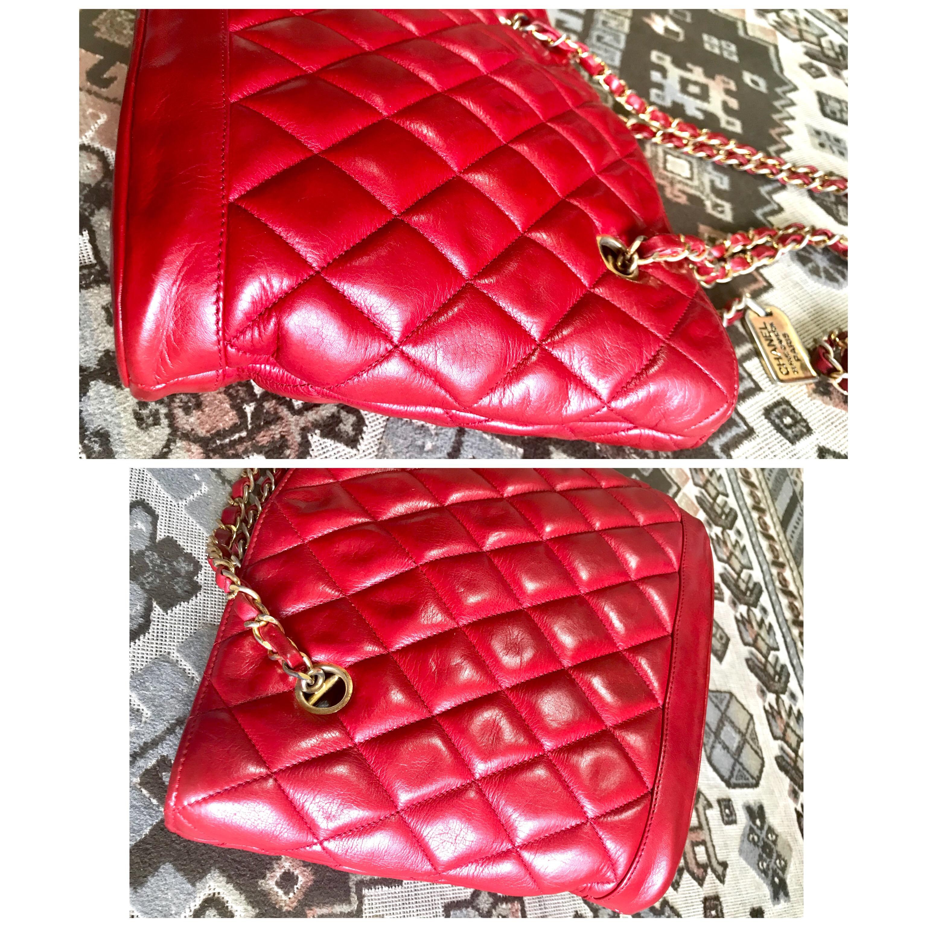 Vintage CHANEL lipstick red lamb leather trapezoid shape tote bag with cc motif. For Sale 1