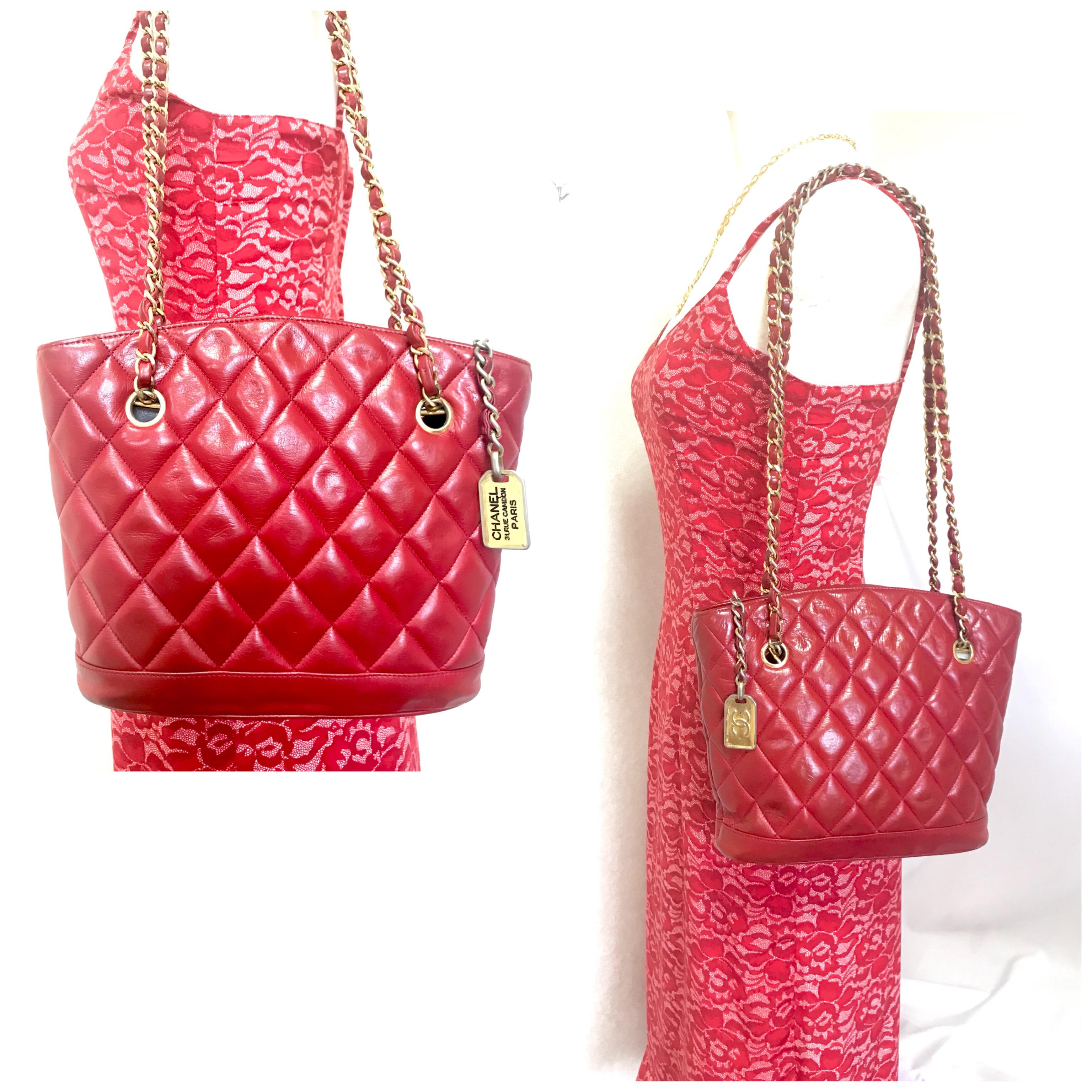 Vintage CHANEL lipstick red lamb leather trapezoid shape tote bag with cc motif. For Sale 12
