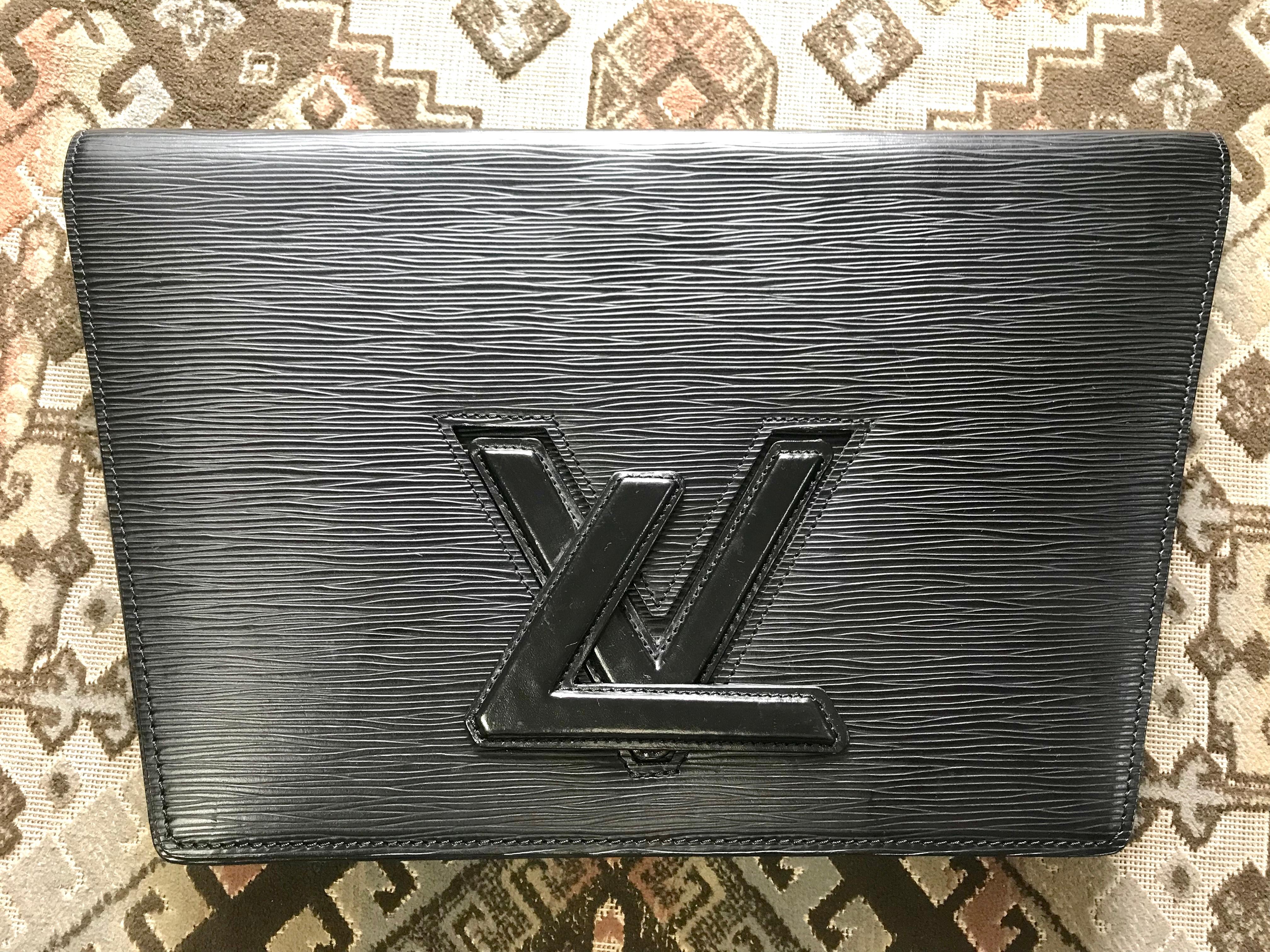  Vintage Louis Vuitton black epi trapezoid mod style clutch bag.  Trapeze purse. For Sale 7