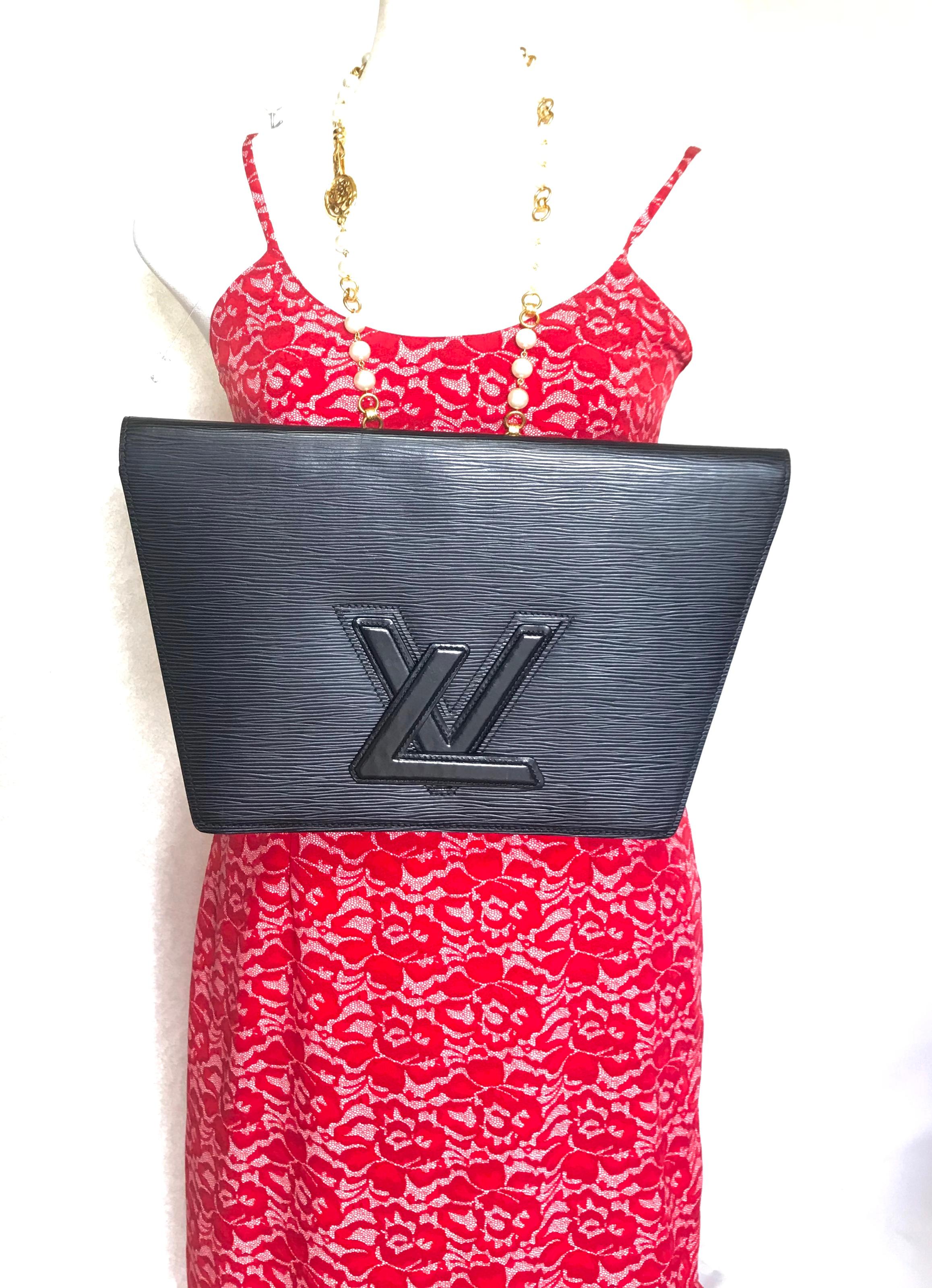  Vintage Louis Vuitton black epi trapezoid mod style clutch bag.  Trapeze purse. For Sale 8