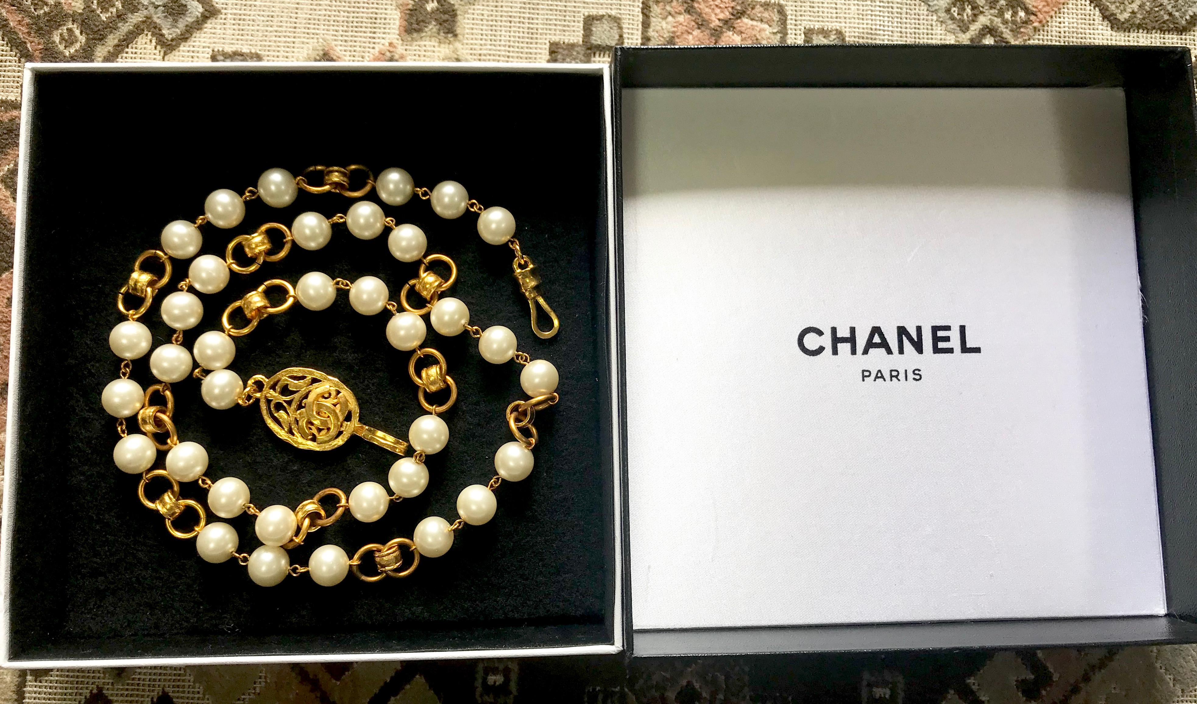 Vintage Chanel golden long chain and faux pearl necklace, belt with CC mark.  For Sale 15