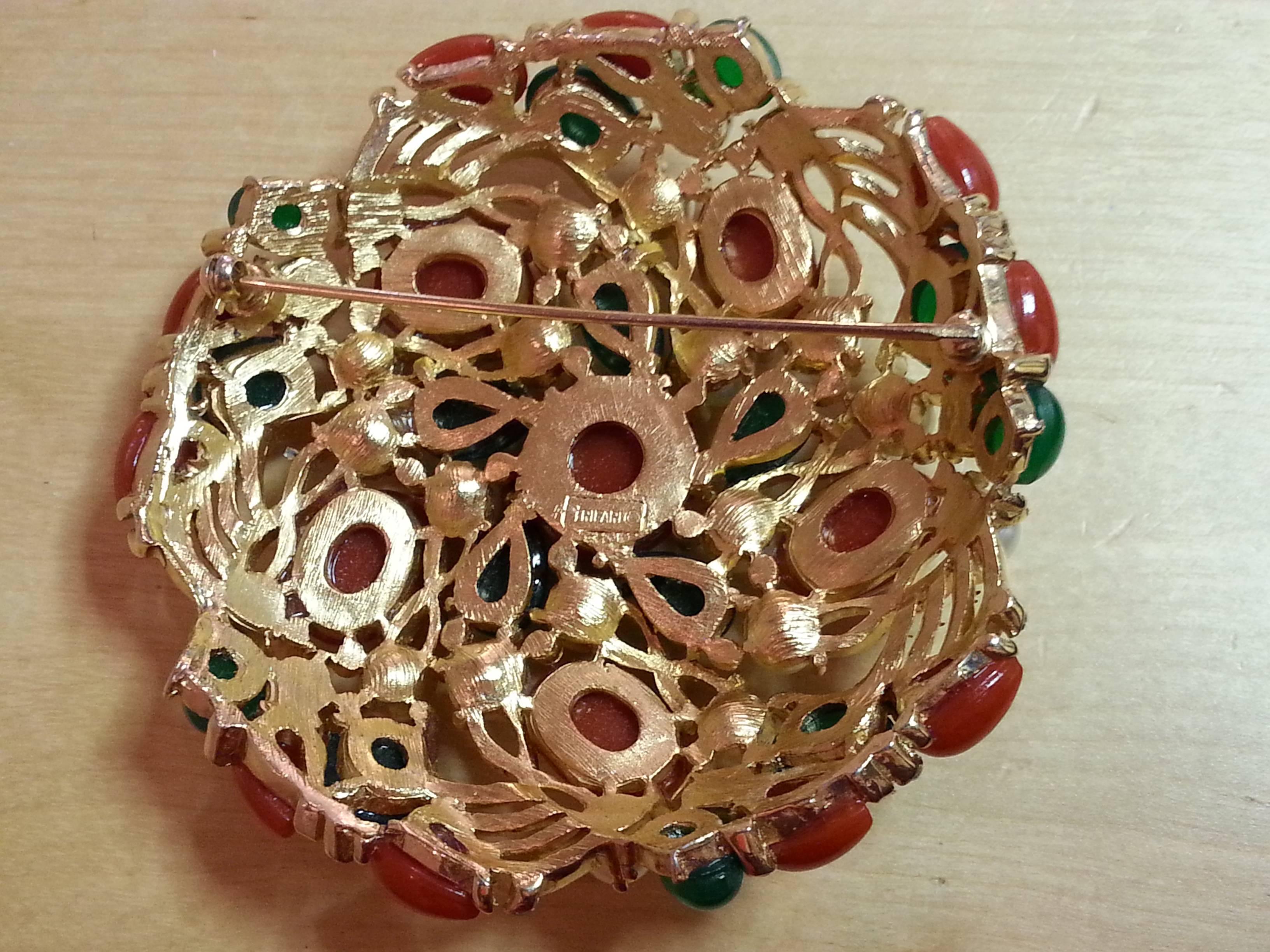 1960's TRIFARI Kashmir Faux Coral Emerald Pearl Large Circular Brooch In Excellent Condition In Palm Springs, CA
