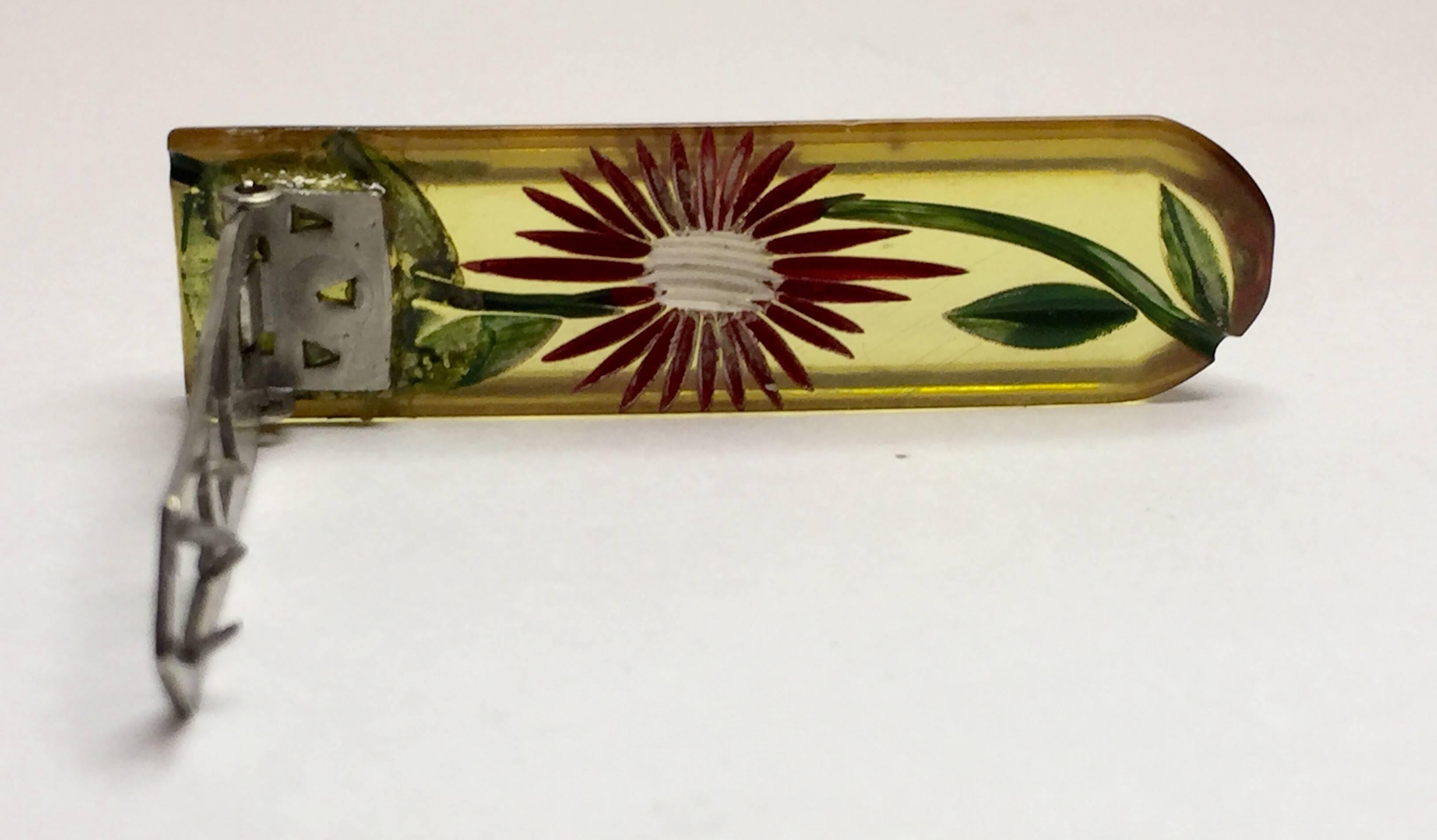 1930s Art Deco Bakelite Reverse Carved and Painted Floral Dress Clips PR In Excellent Condition For Sale In Palm Springs, CA