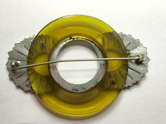 Broche rétro Art Déco des années 1930 en bakélite et pâte pour Apple Juice