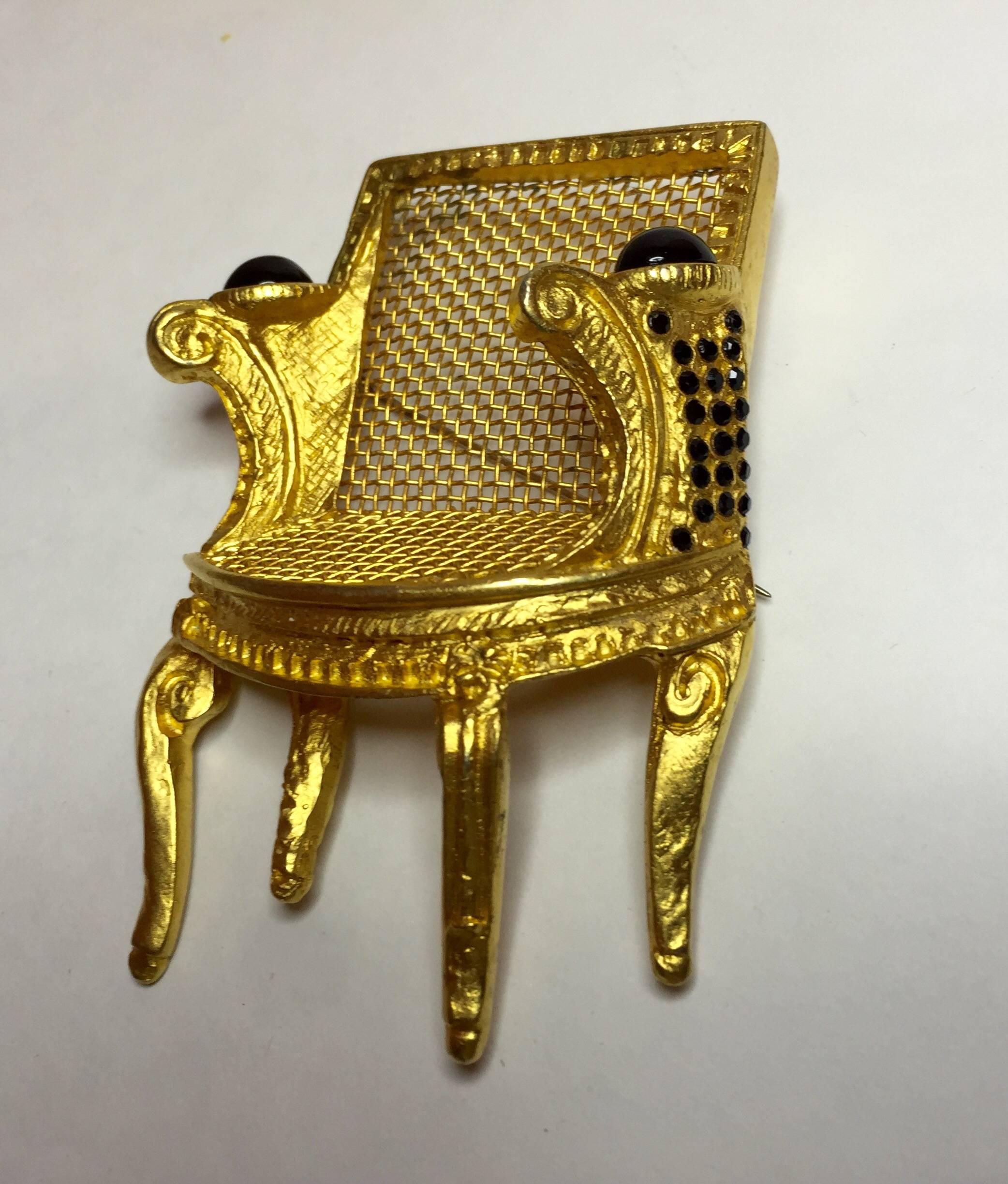 1990s KARL LAGERFELD Armchair Bergere Matte Goldtone Brooch In Excellent Condition For Sale In Palm Springs, CA