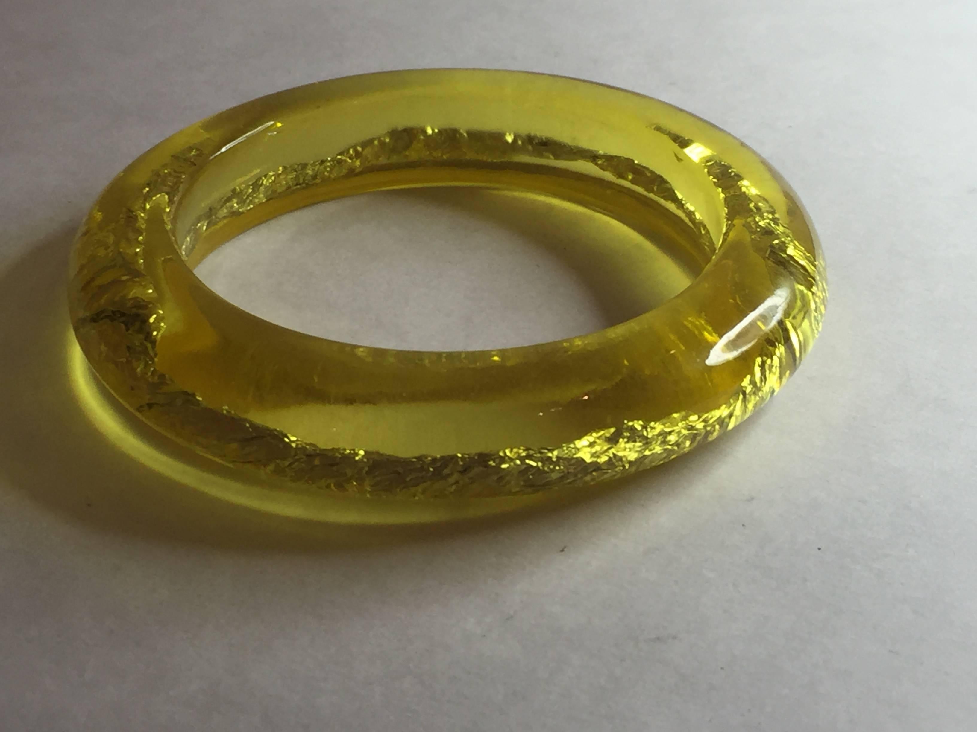 This glowingly gorgeous apple juice acrylic bangle has an unusual detail: Gold foil leaf is embedded inside the bangle.  Standard interior diameter of 2.5